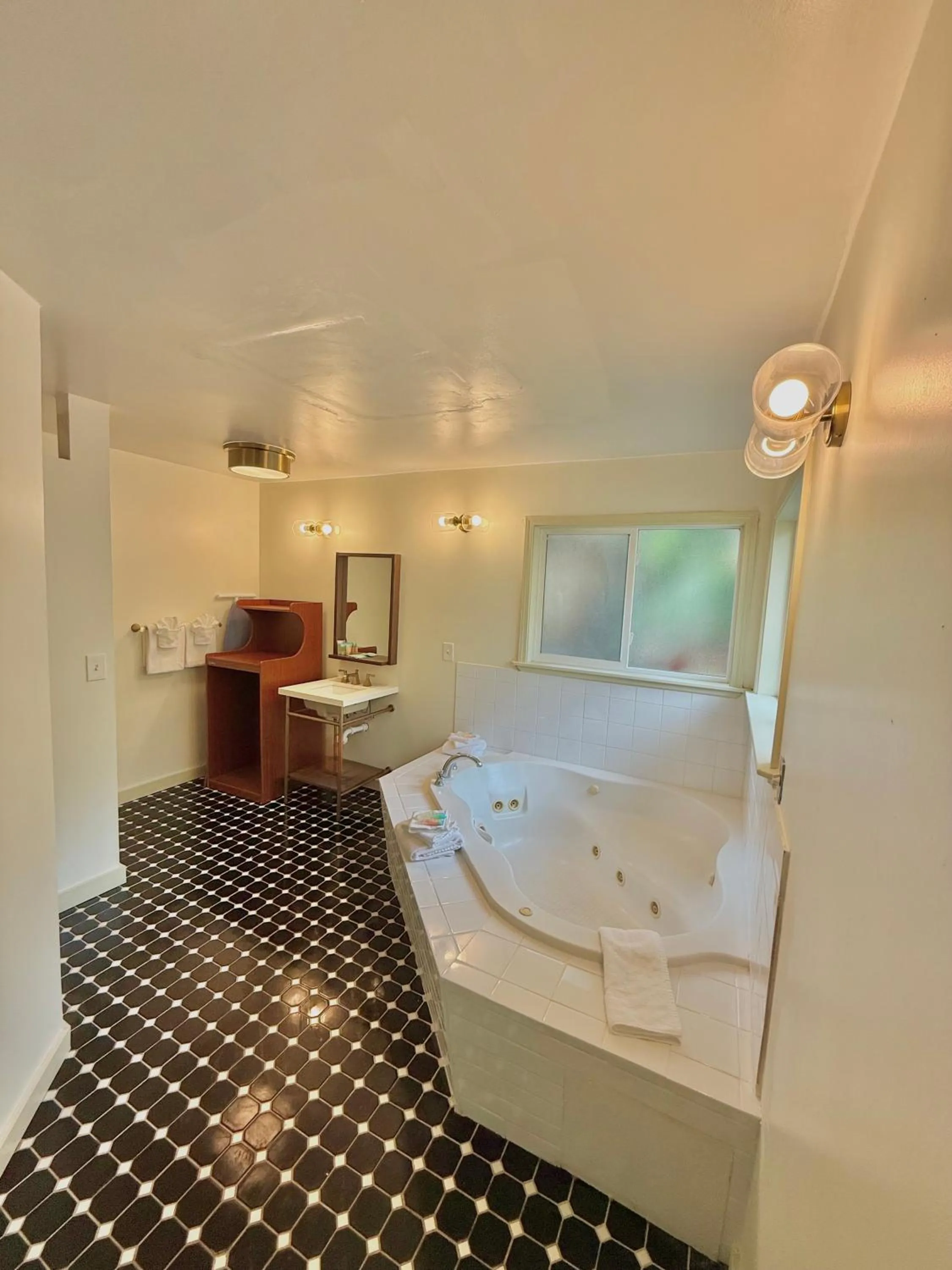 Bed in Pikes Peak Inn