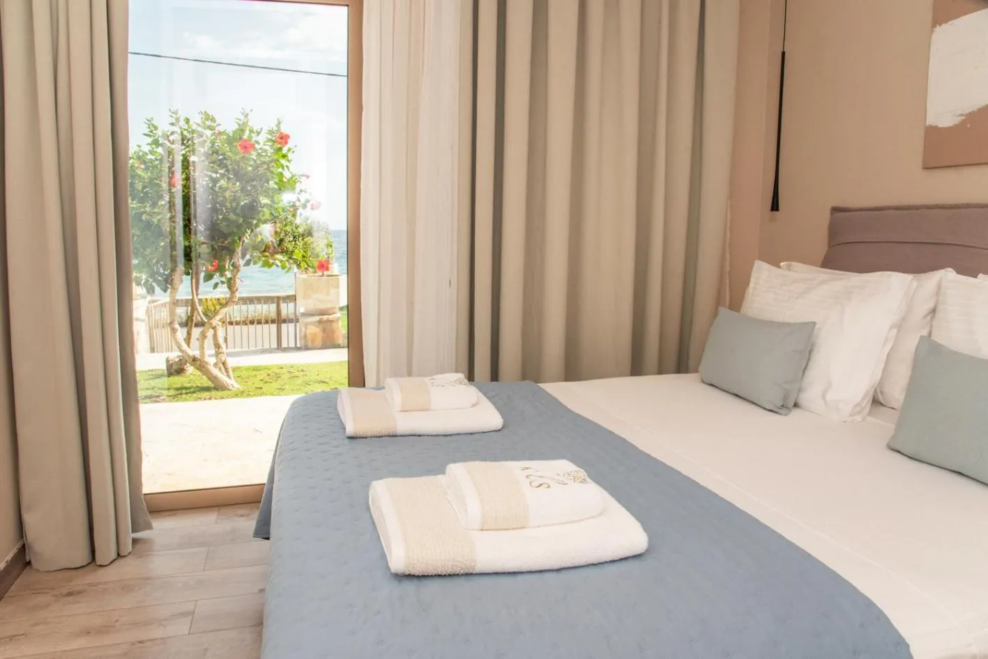 Bed in Kaiser Luxury Suites