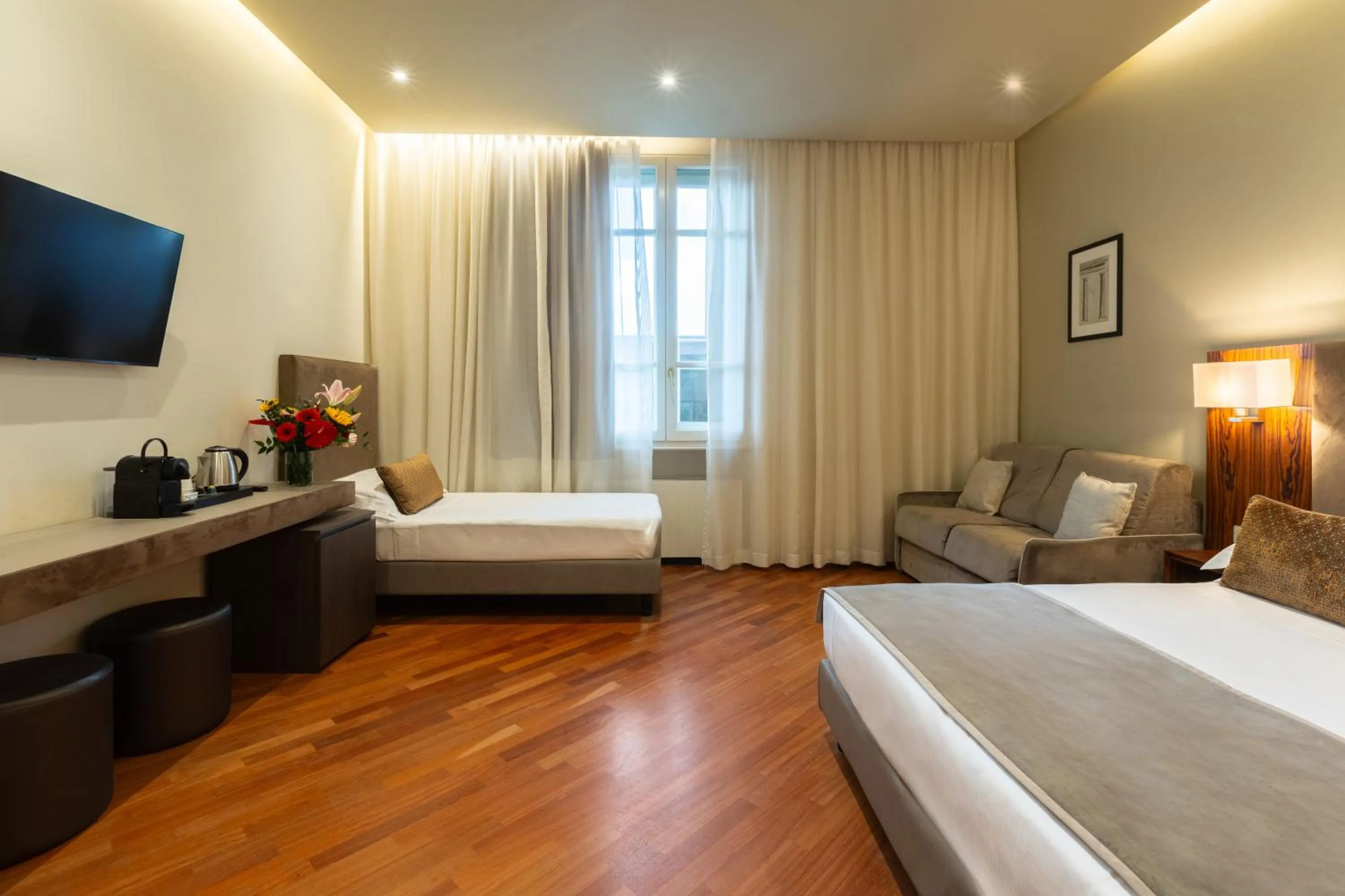 Bed in Hotel Embassy