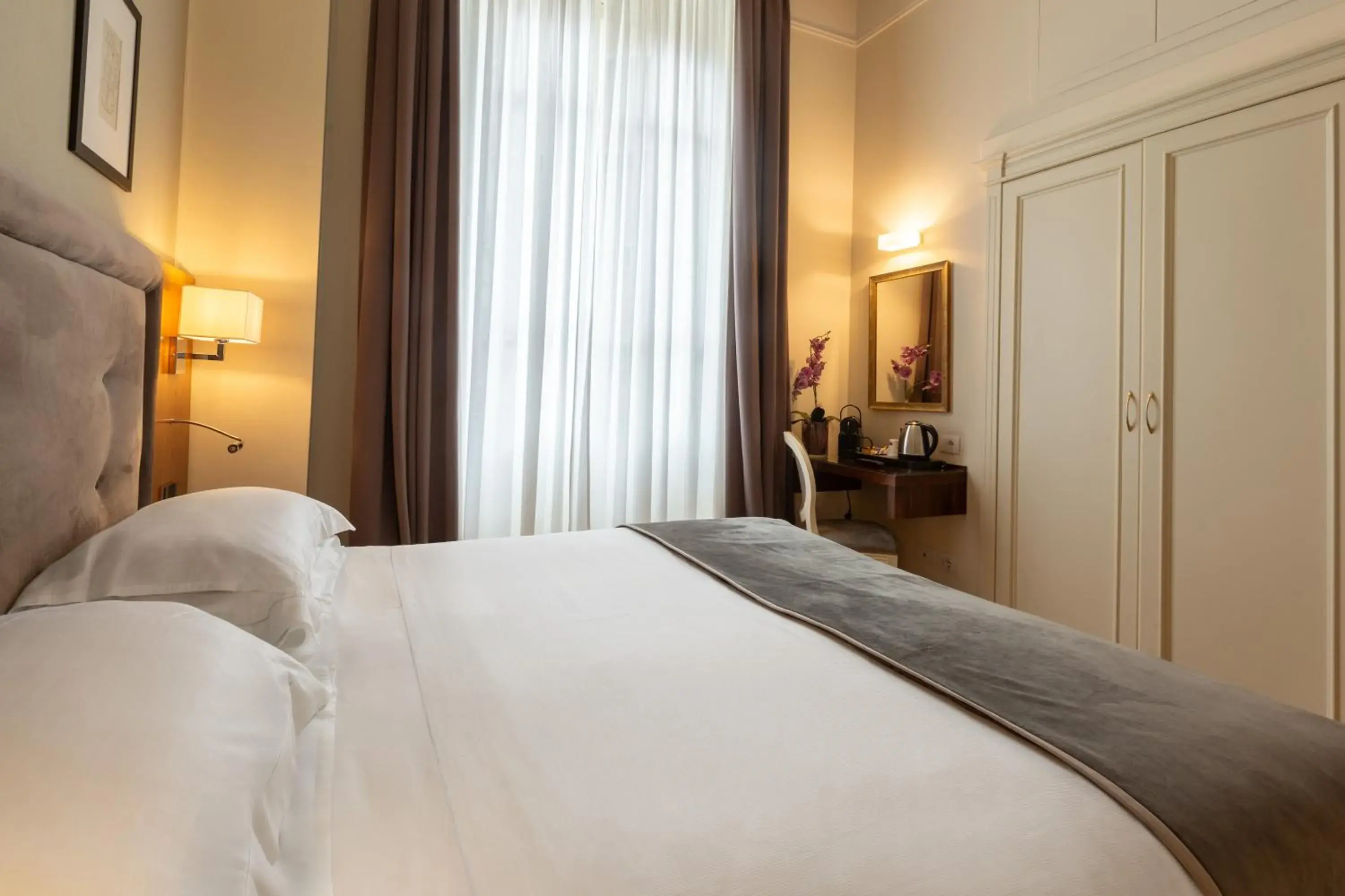 Bed in Hotel Embassy Bed in Hotel Embassy