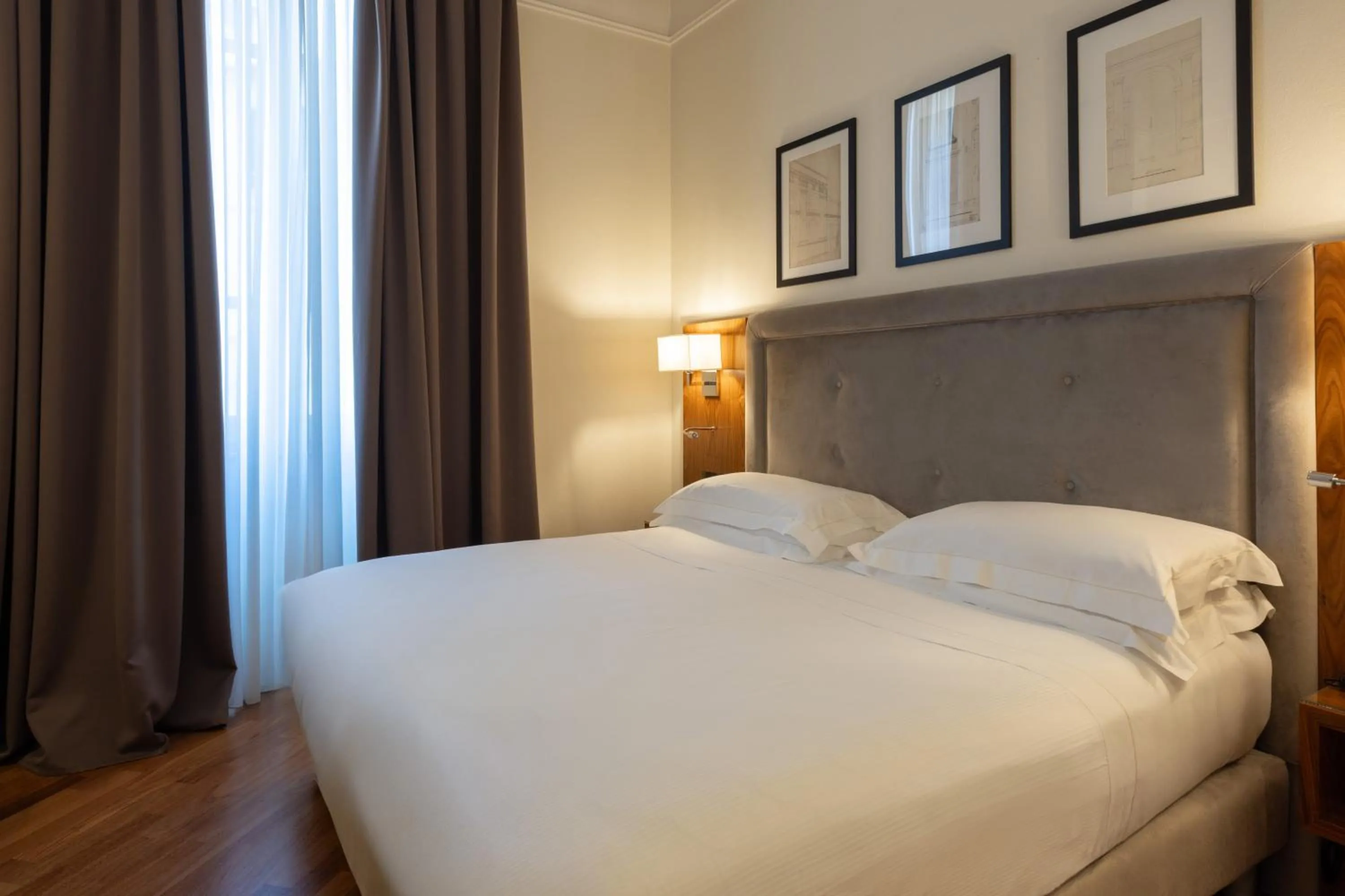 Bed in Hotel Embassy