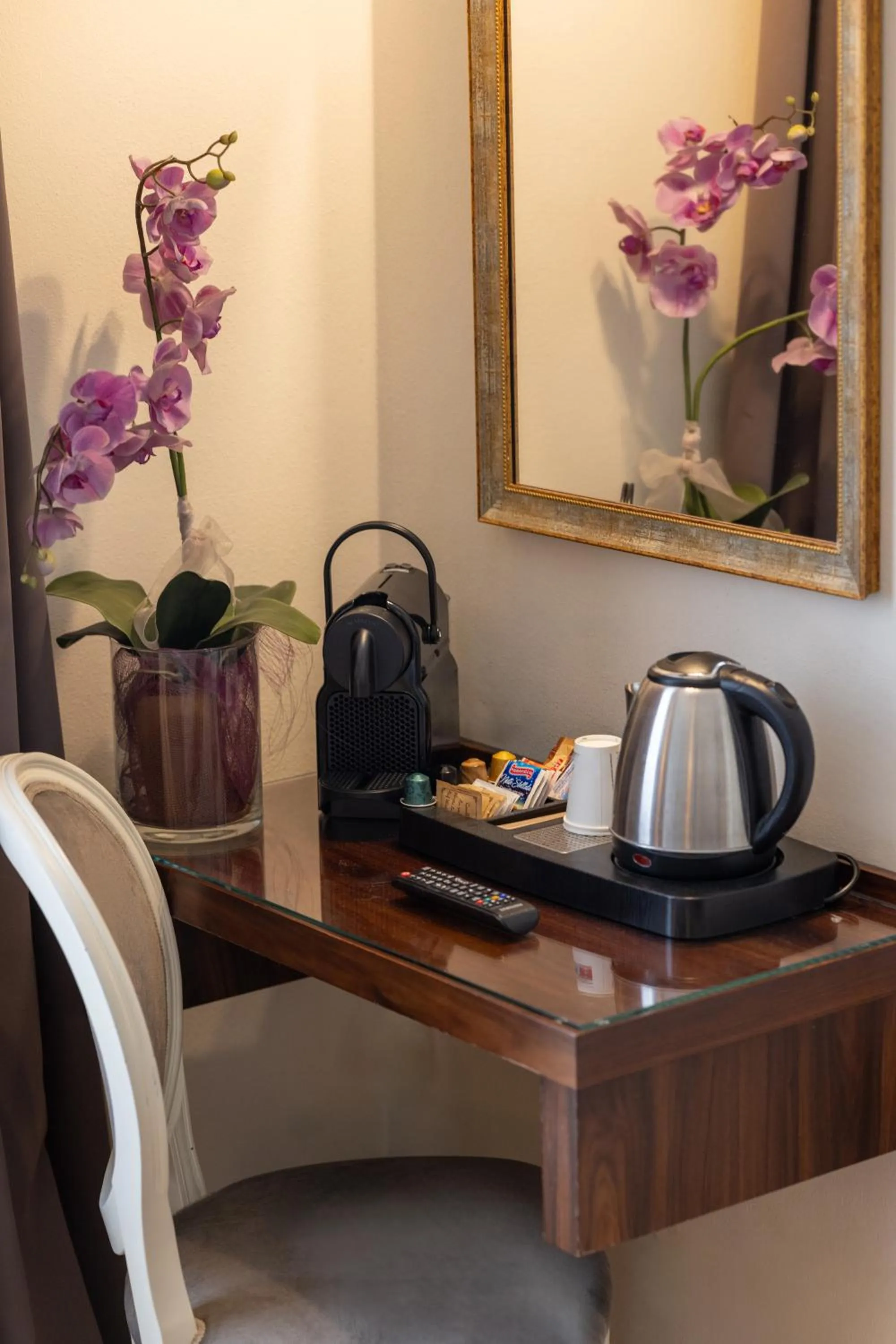 Coffee/tea facilities in Hotel Embassy