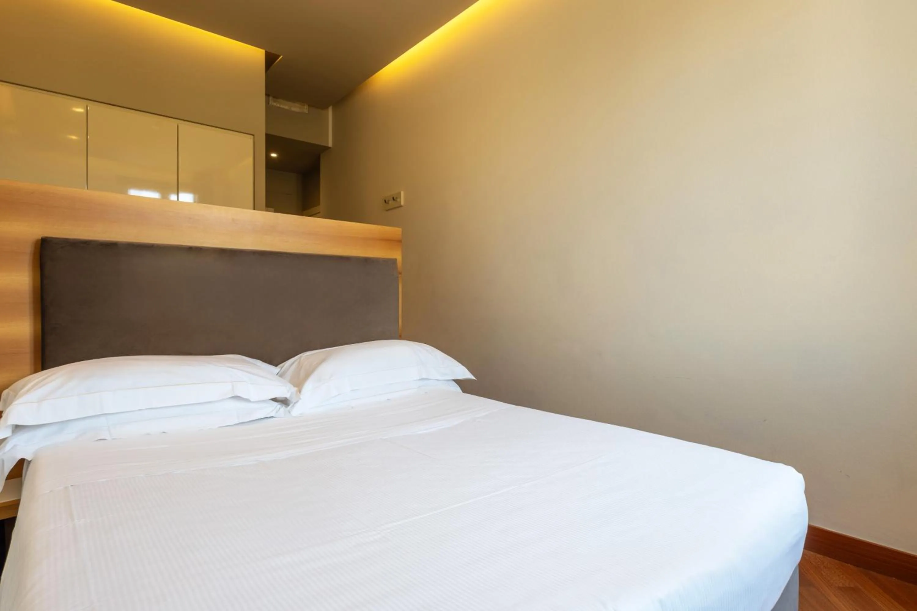 Bed in Hotel Embassy