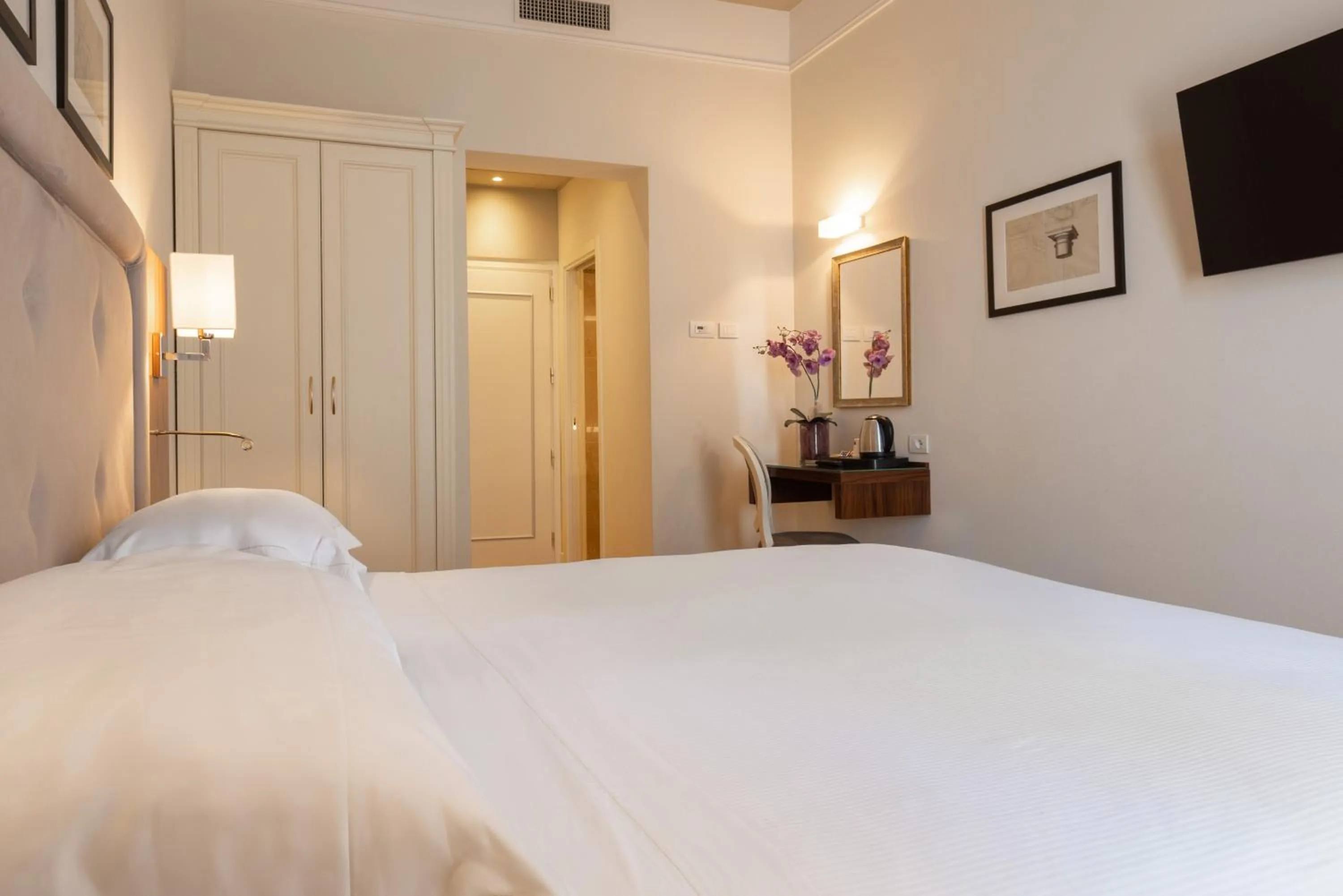 Bed in Hotel Embassy