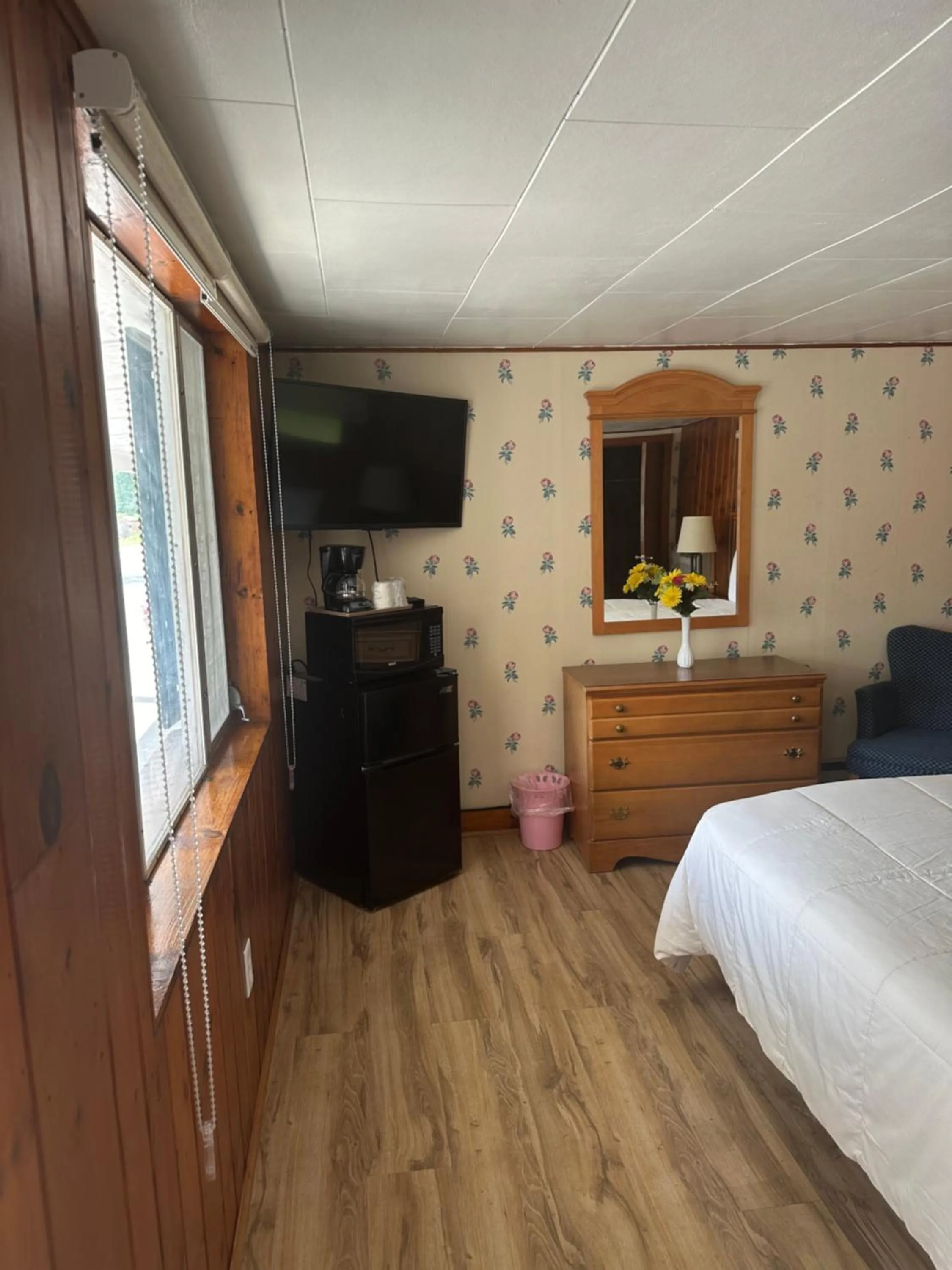 Photo of the whole room, Bed in Starlight Inn