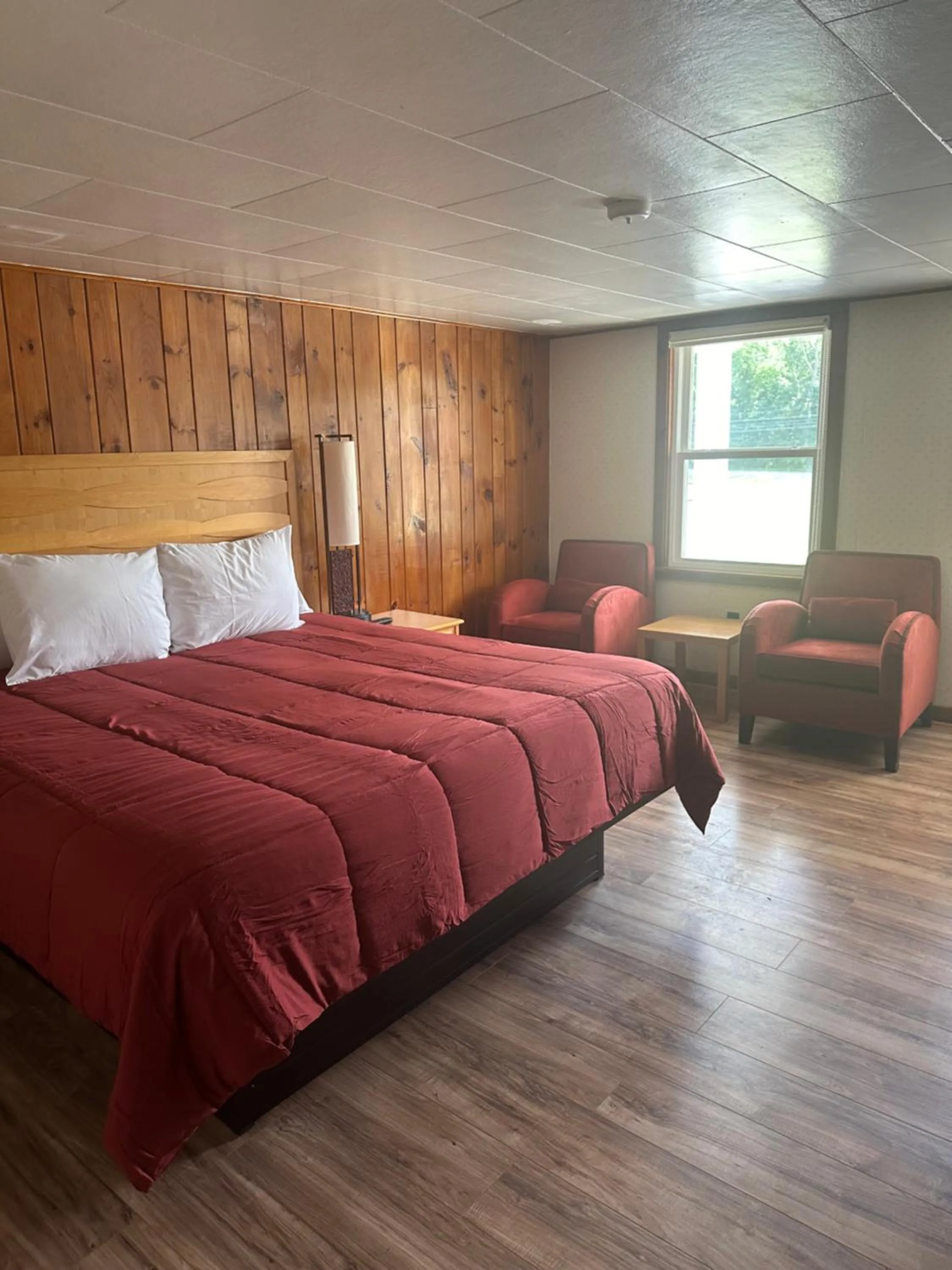 Photo of the whole room, Bed in Starlight Inn