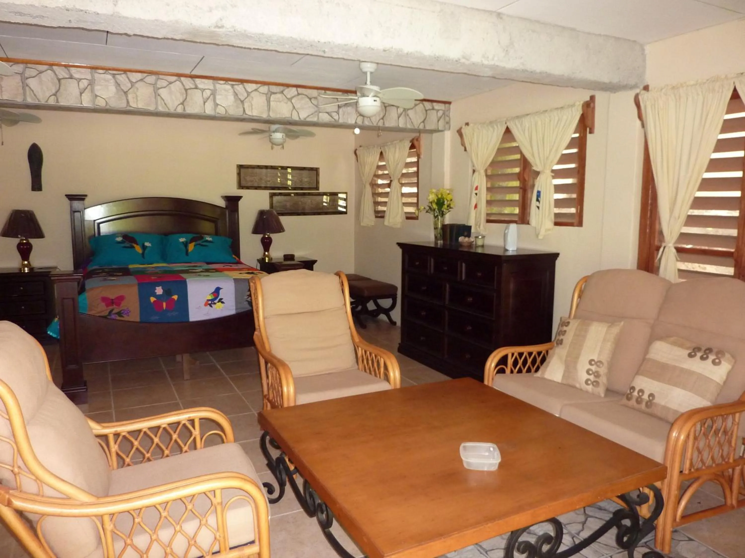 Photo of the whole room in Villas Pico Bonito