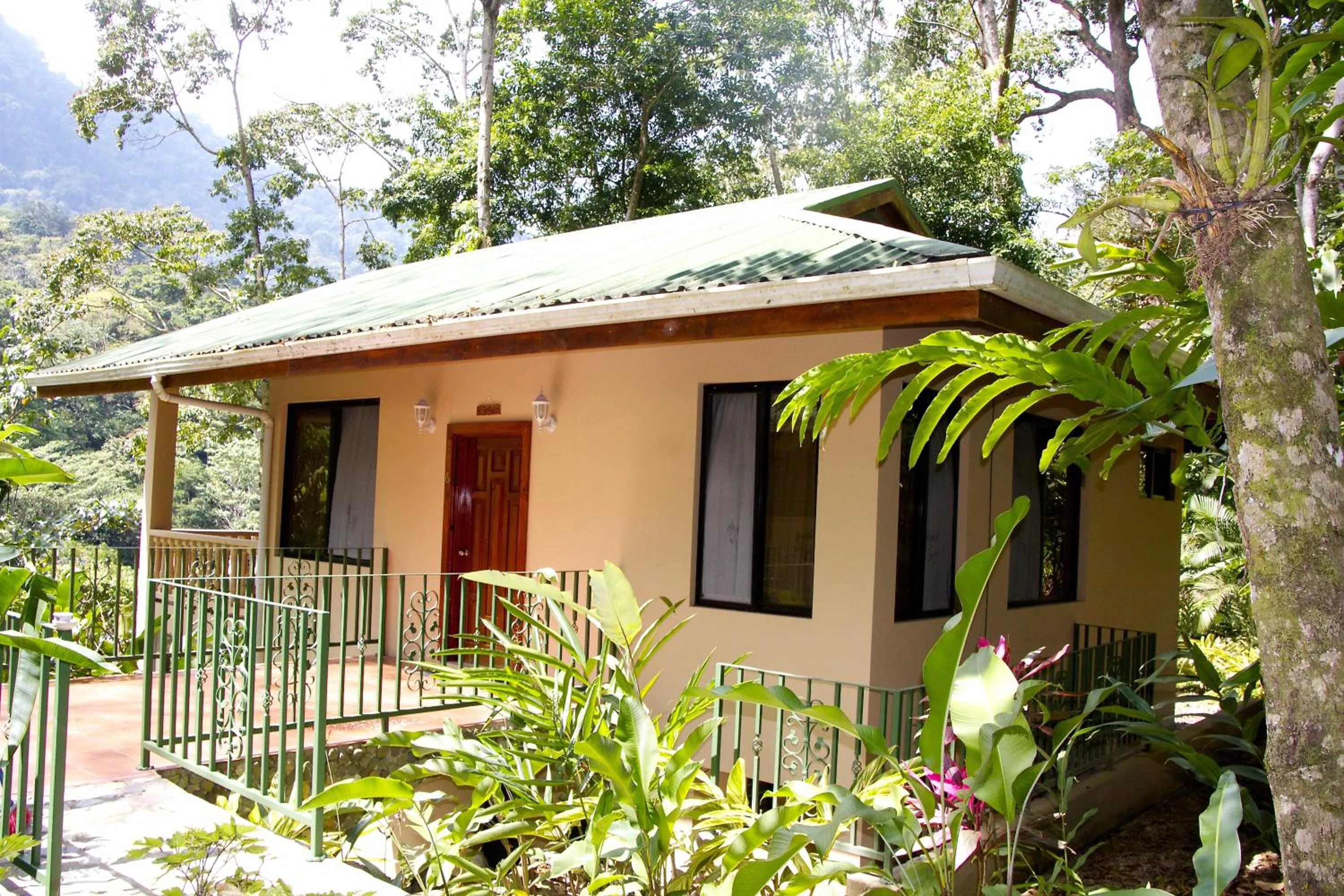 Facade/entrance in Villas Pico Bonito