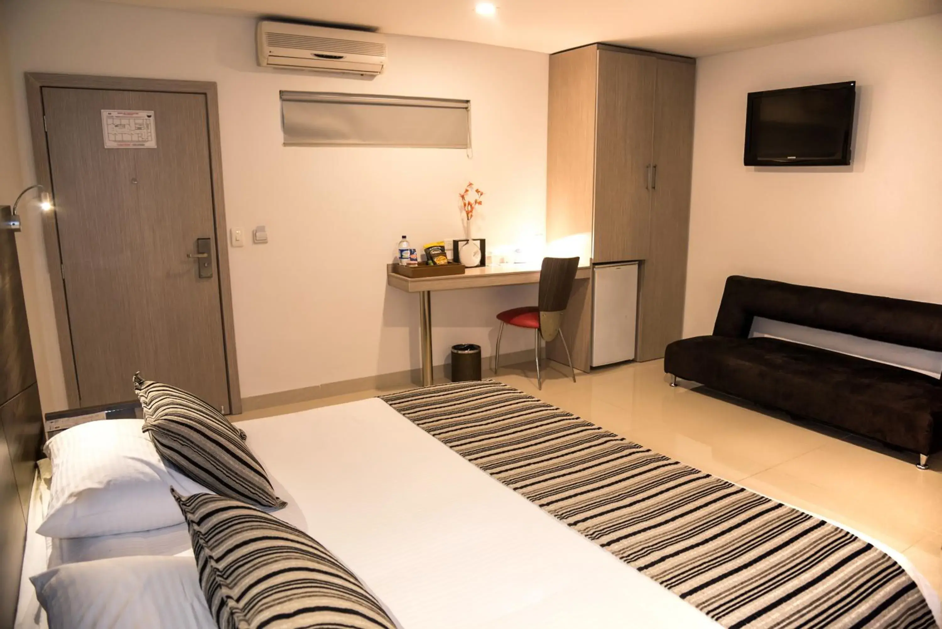 Standard Double Room - King Size bed in Hotel Toscana Plaza Standard Double Room - King Size bed in Hotel Toscana Plaza