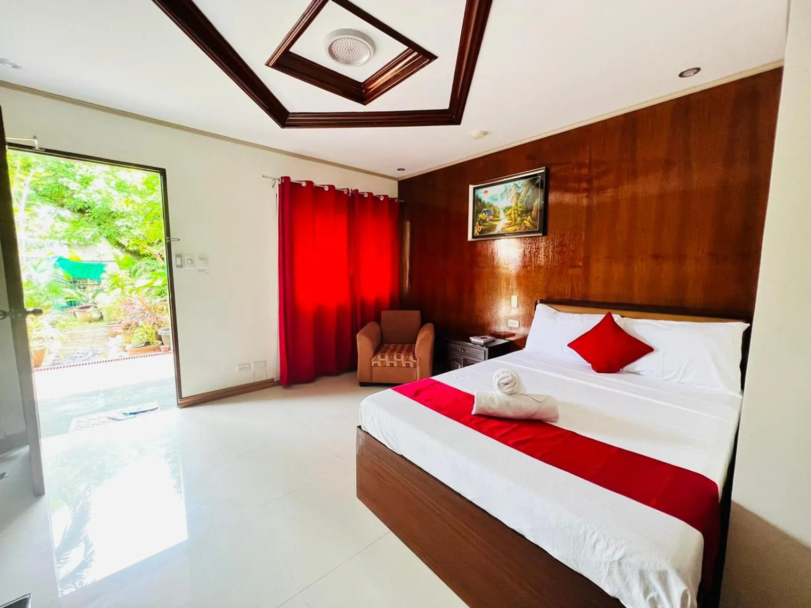 Photo of the whole room, Bed in Mariafe Inn