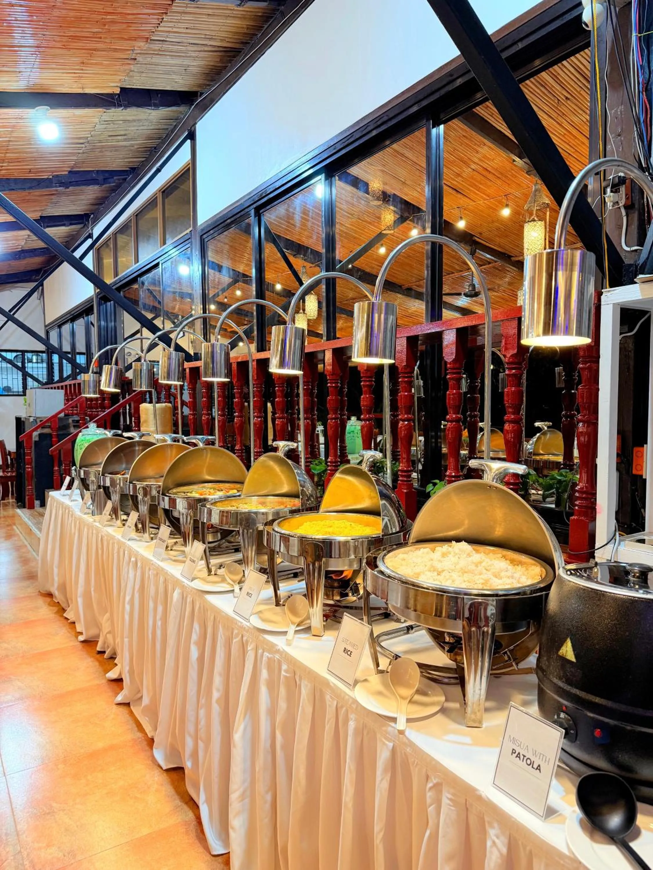 Restaurant/places to eat in Doublegem Beach Resort and Hotel