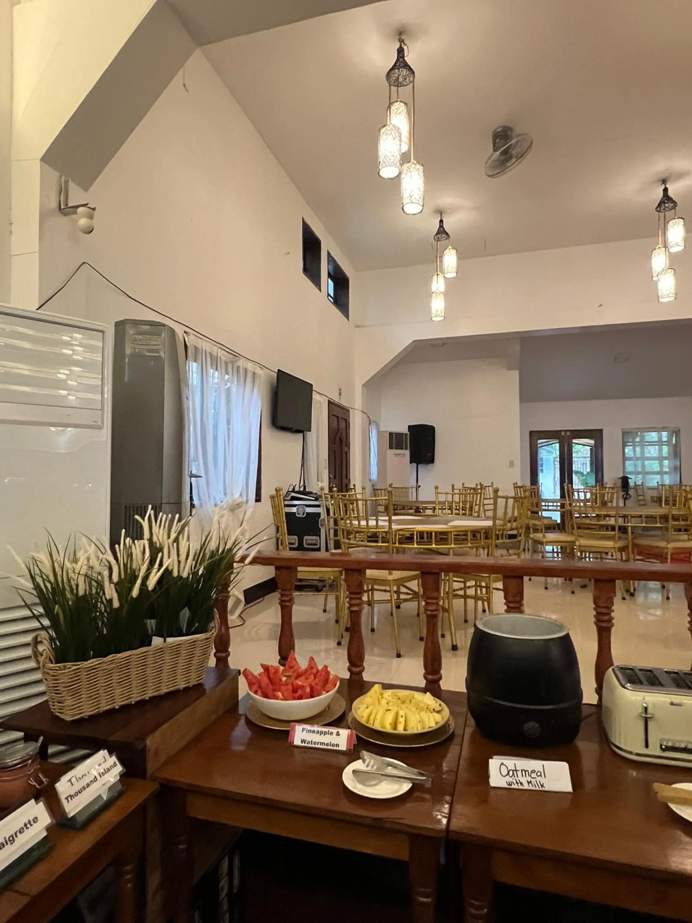 Restaurant/places to eat in Doublegem Beach Resort and Hotel