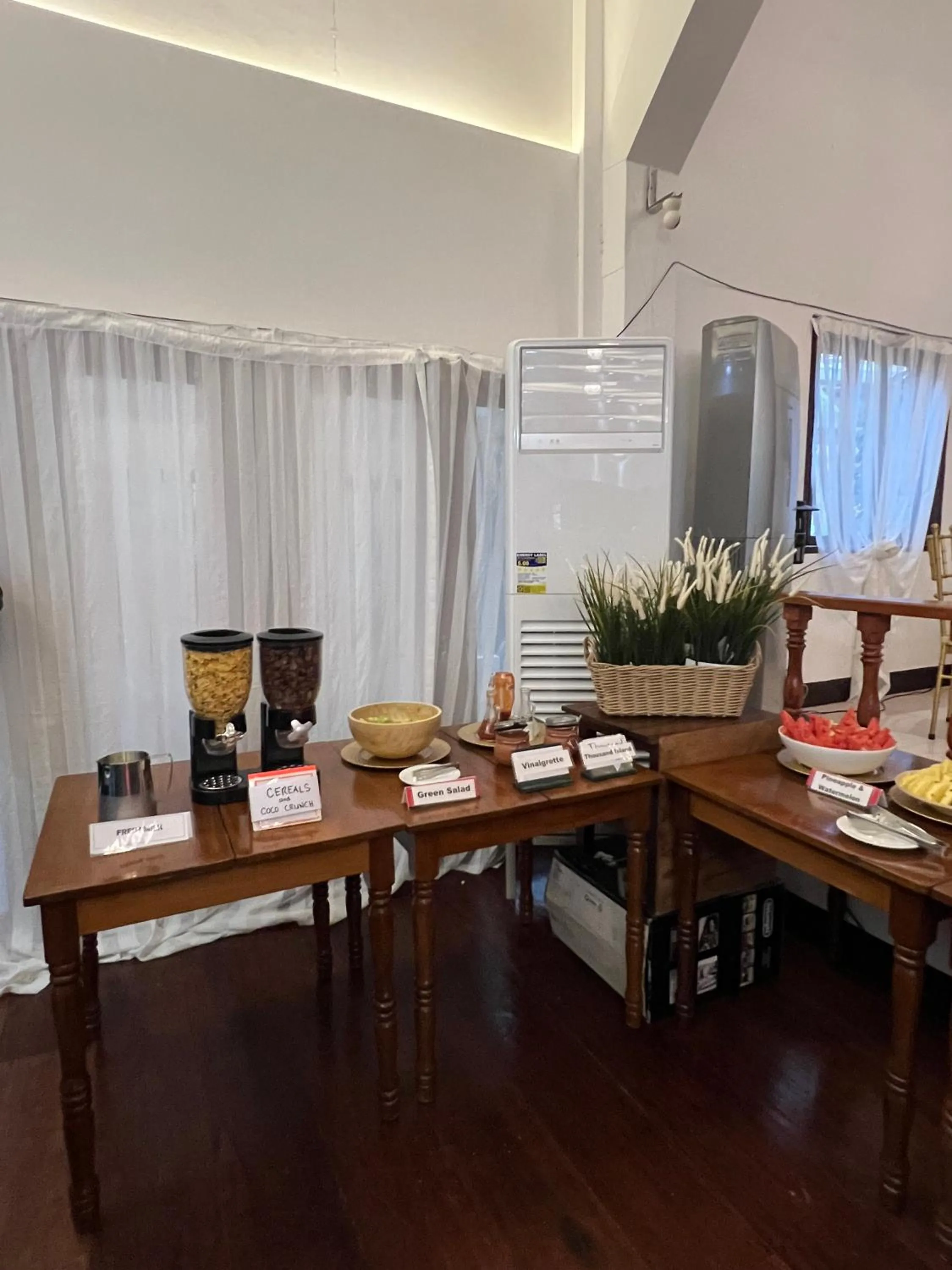 Restaurant/places to eat in Doublegem Beach Resort and Hotel