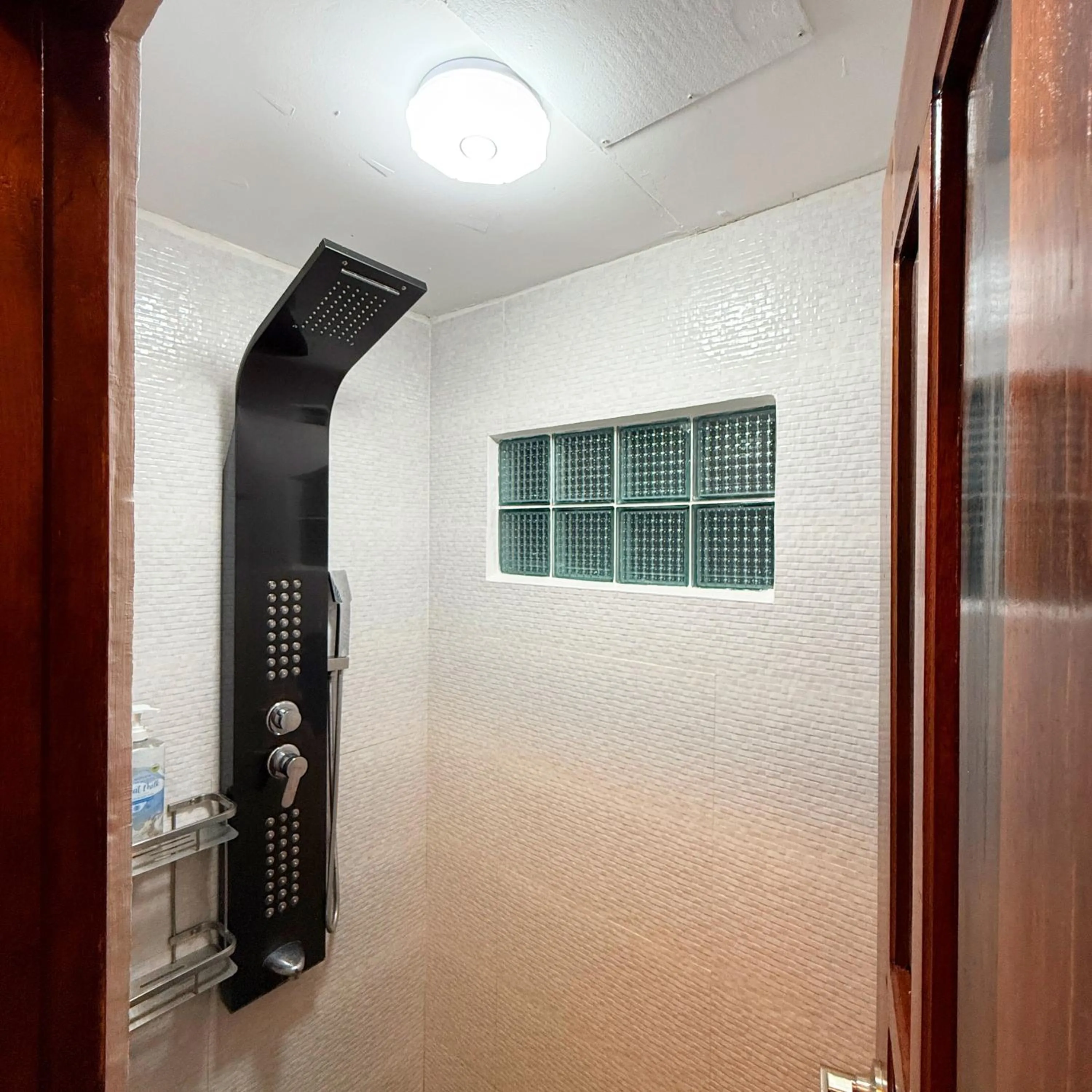 Shower in Doublegem Beach Resort and Hotel