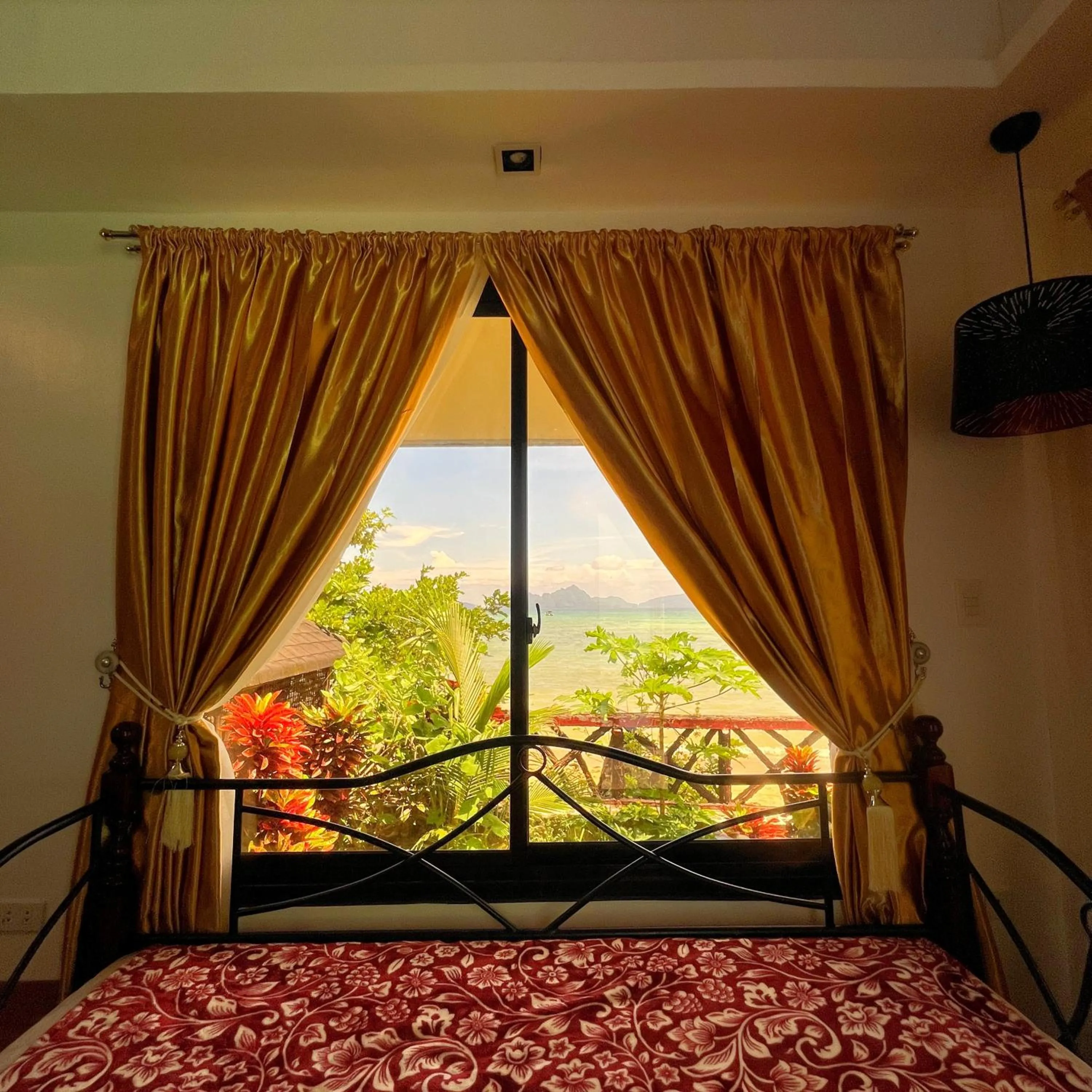 Sea view, Bed in Doublegem Beach Resort and Hotel