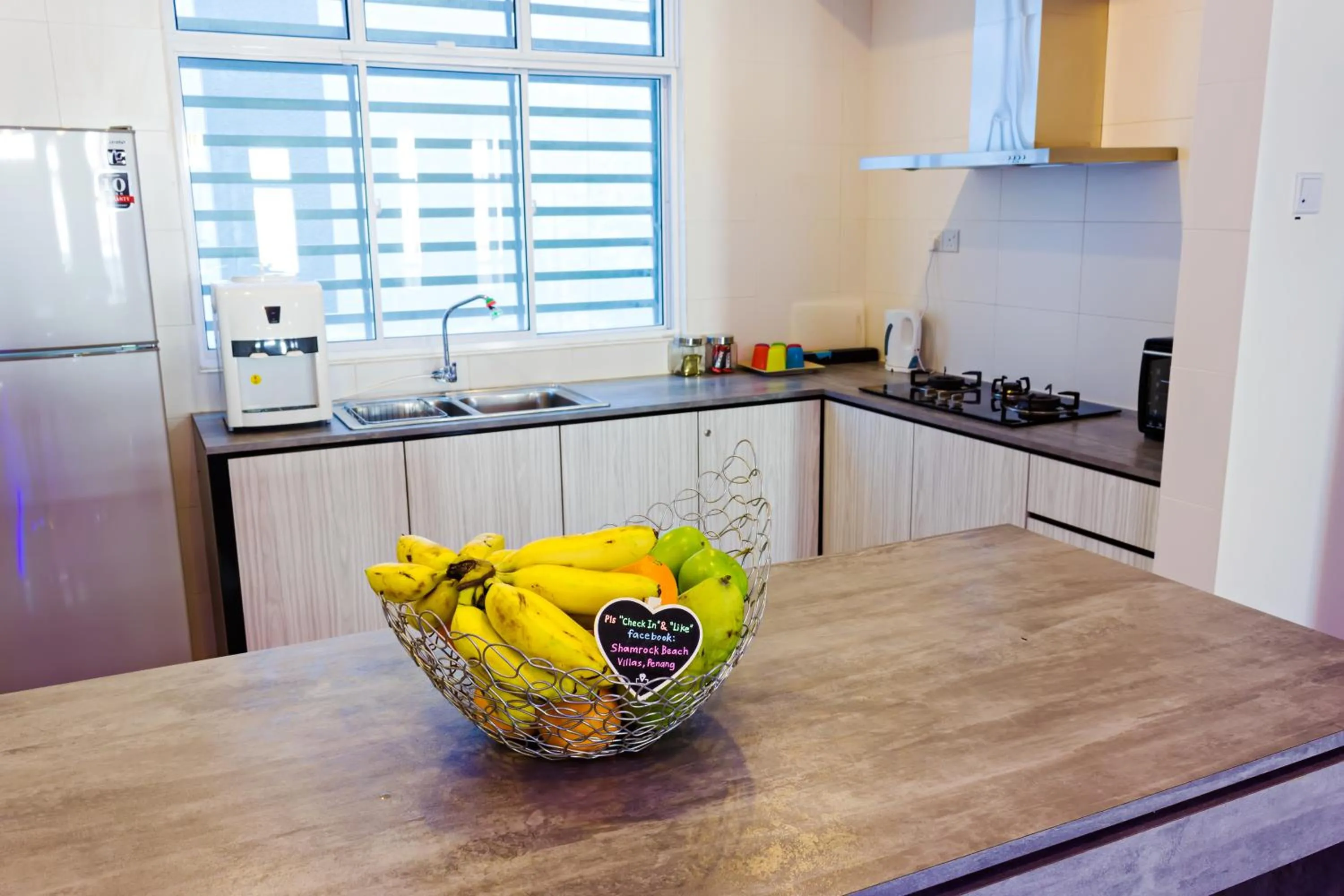 Kitchen or kitchenette in Shamrock Beach Villas Batu Ferringhi Penang