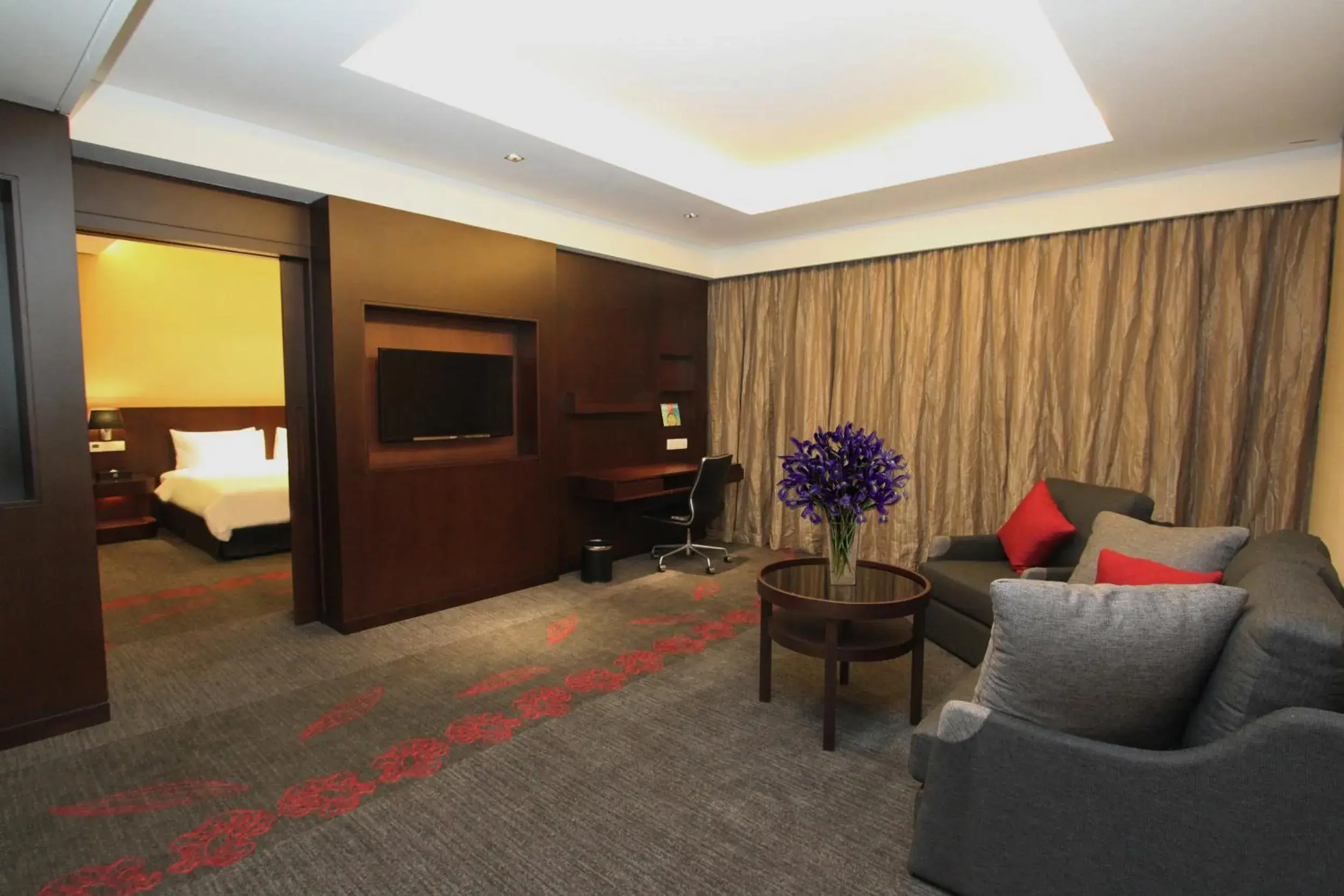 Bedroom, Seating Area in Hotel Grandis
