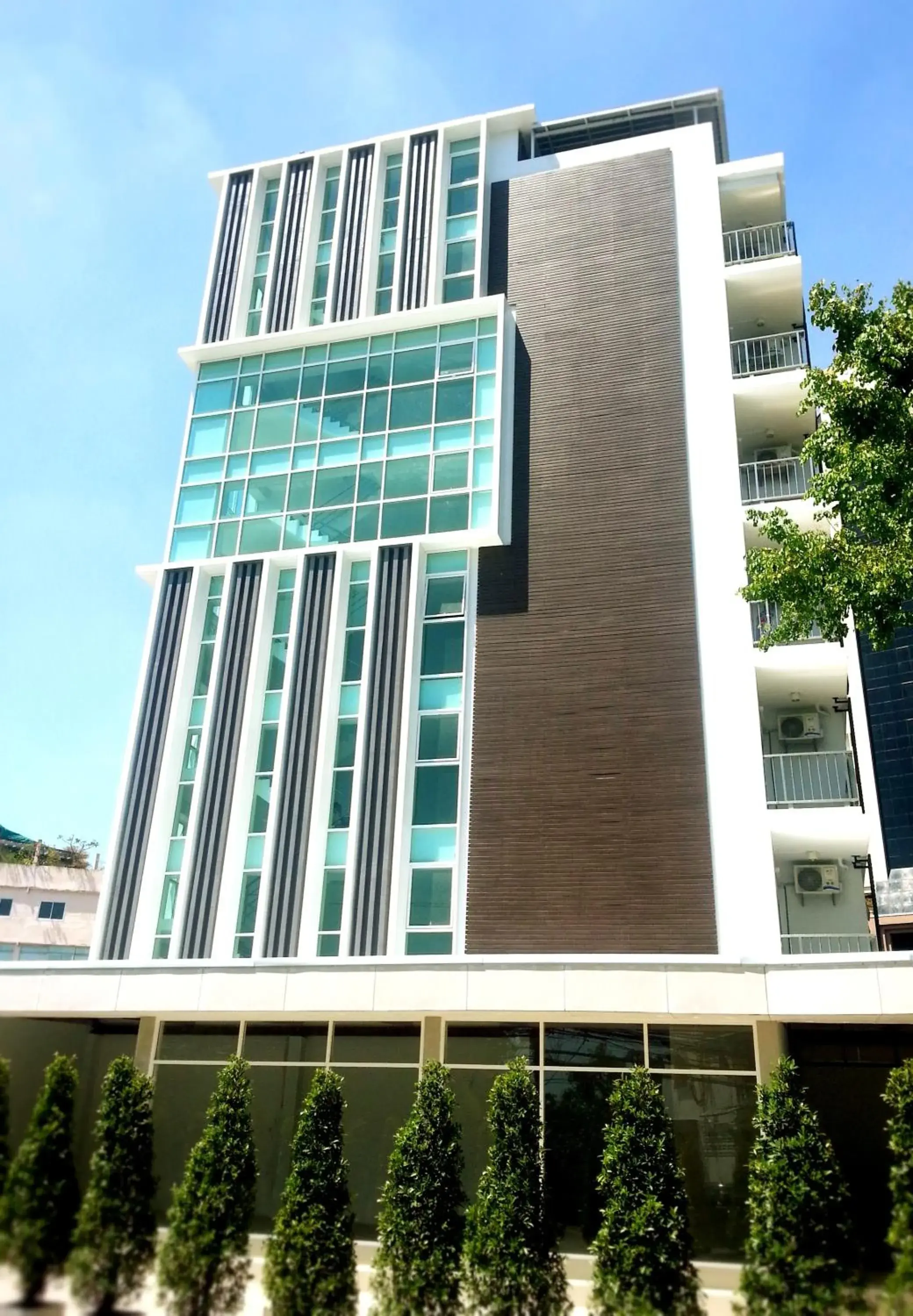 Facade/entrance in Wealth 30th Facade/entrance in Wealth 30th