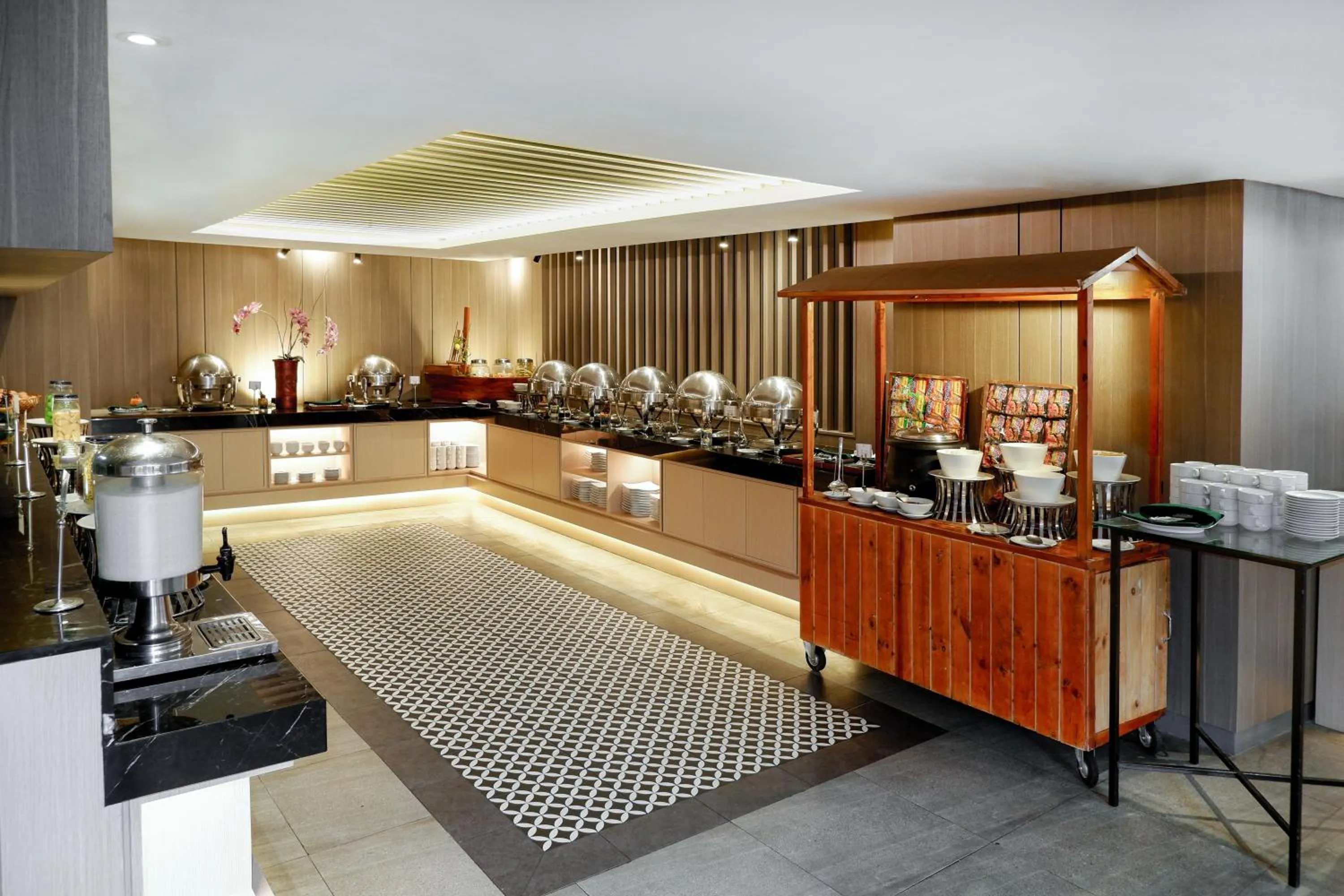 Restaurant/places to eat in KIMAYA Braga Bandung by HARRIS