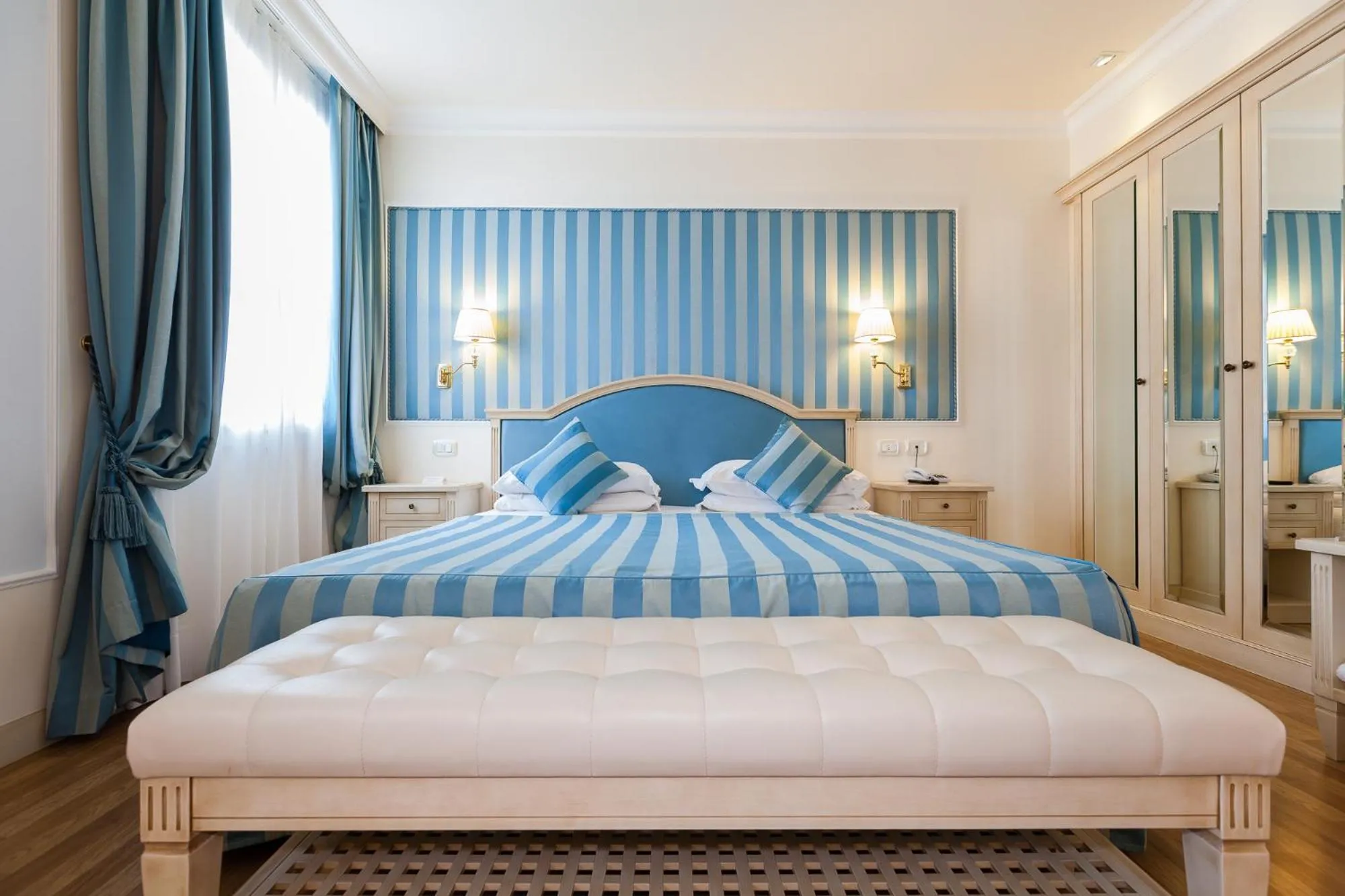 Bed in Hotel Italia Palace