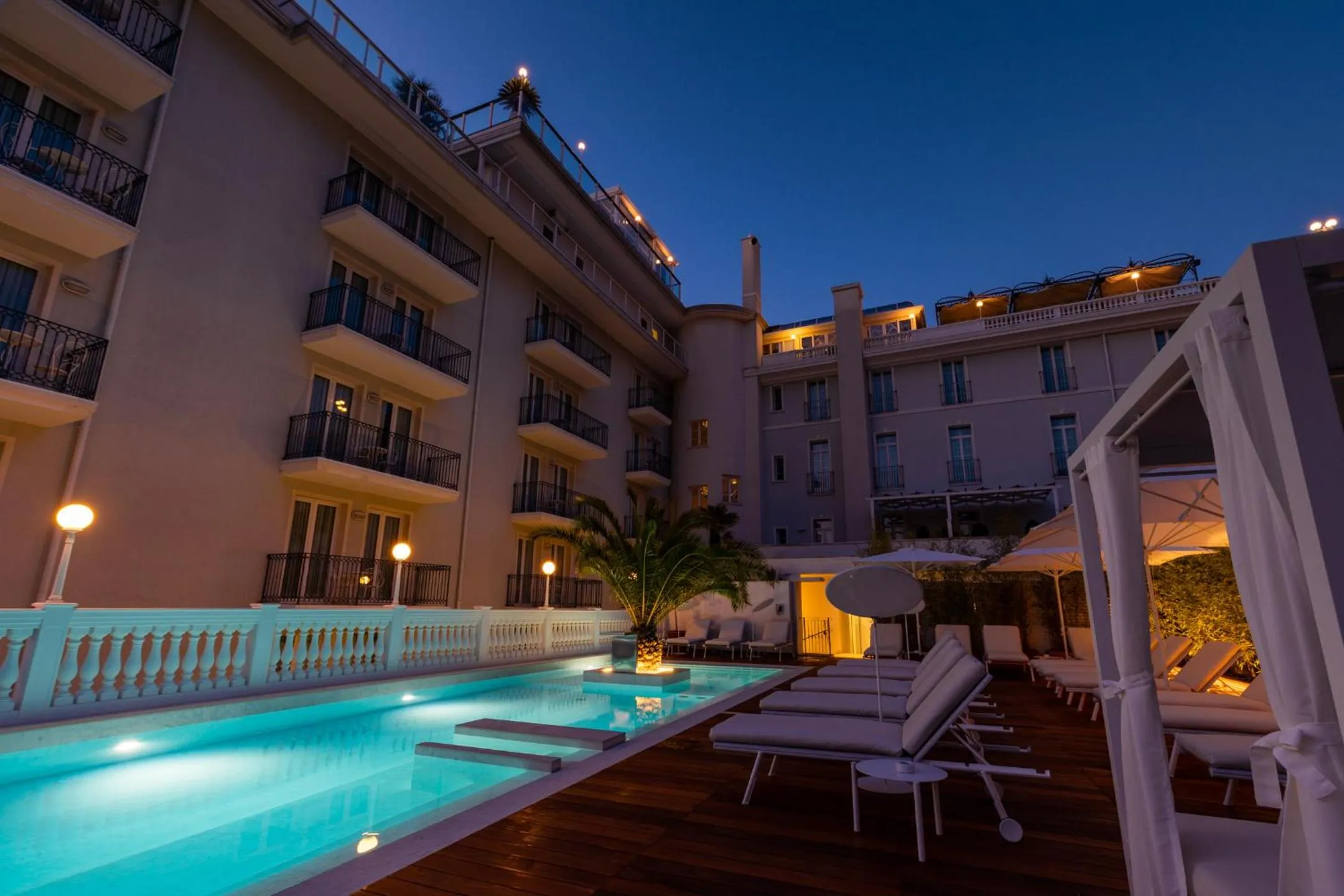 Swimming pool in Hotel Italia Palace