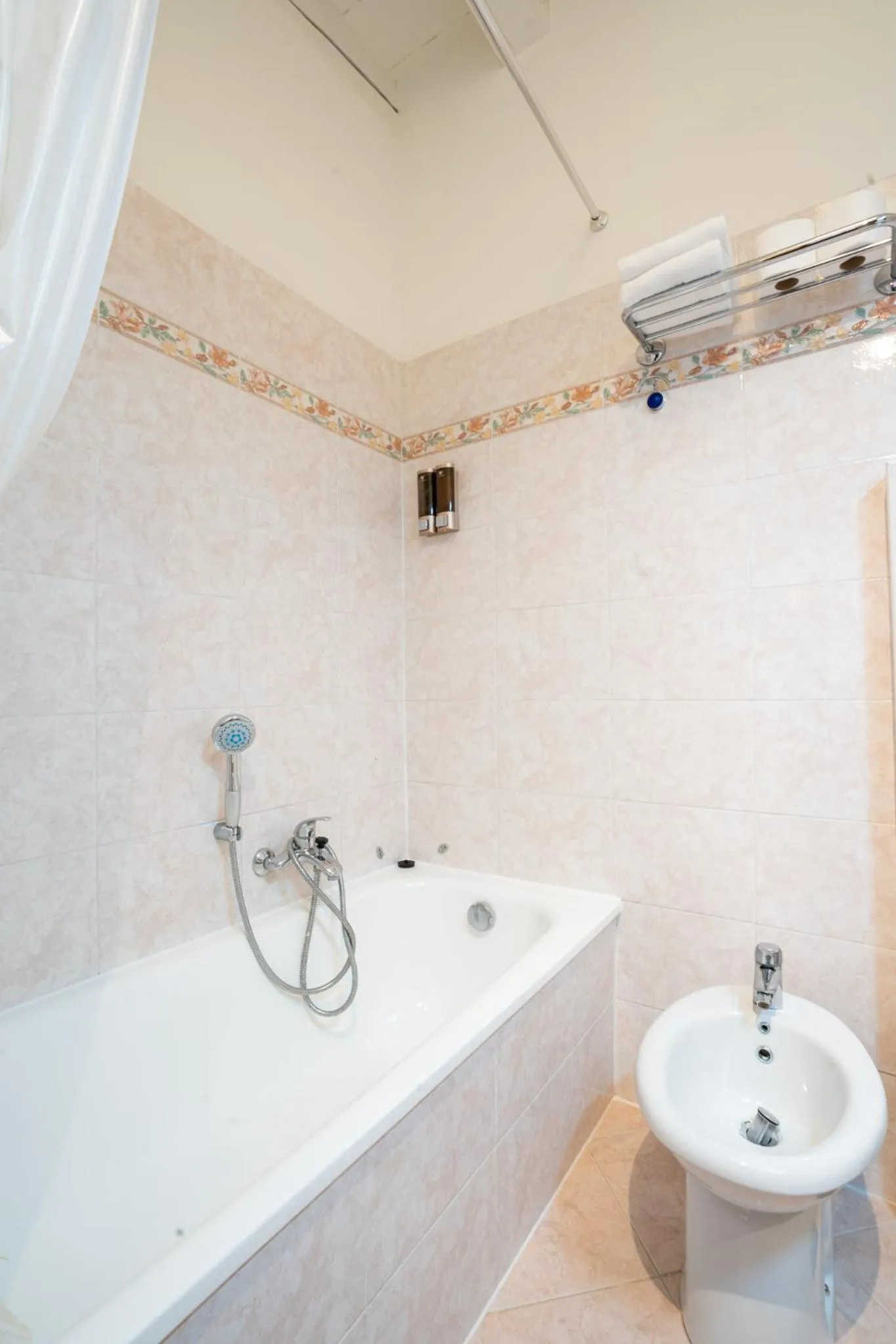 Shower in Alla Corte Rossa