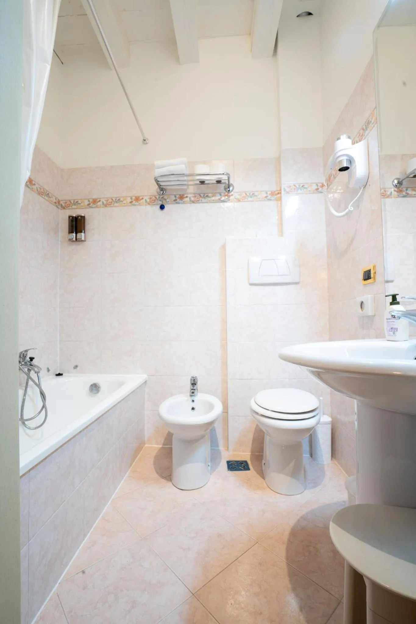 Toilet in Alla Corte Rossa