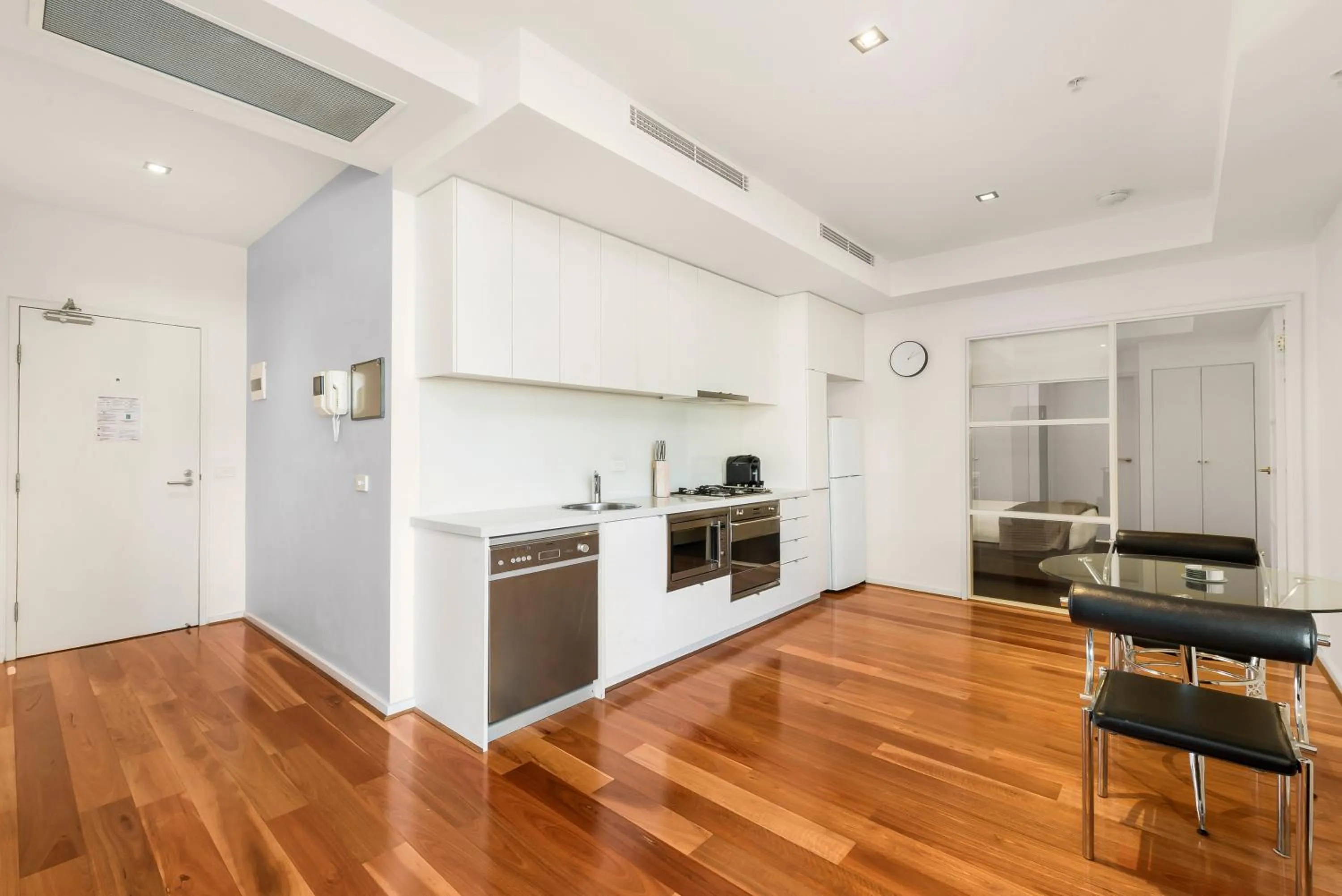 Kitchen or kitchenette in Melbourne Holiday Apartments Flinders Wharf
