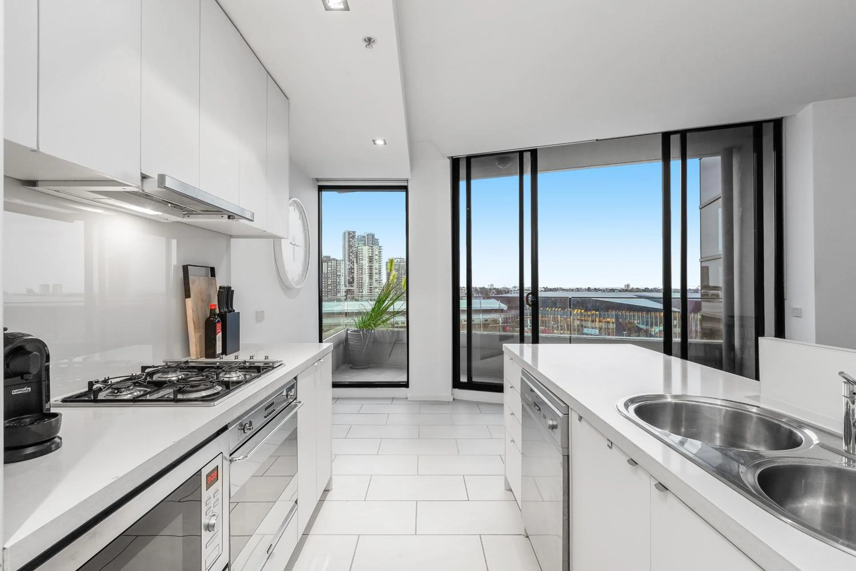 Kitchen or kitchenette in Melbourne Holiday Apartments Flinders Wharf
