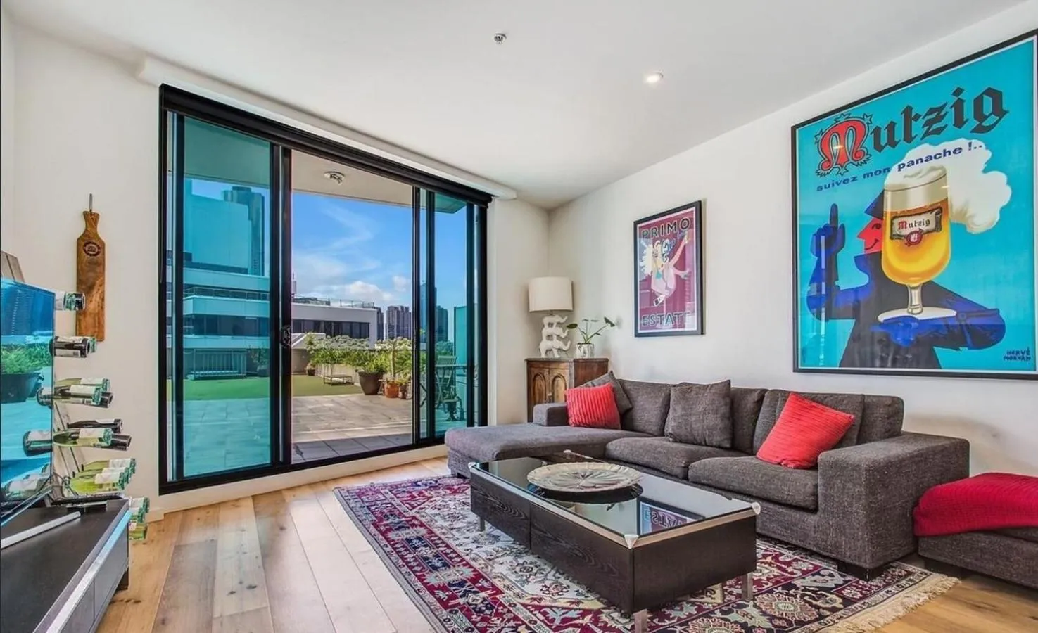Seating area in Melbourne Holiday Apartments Flinders Wharf