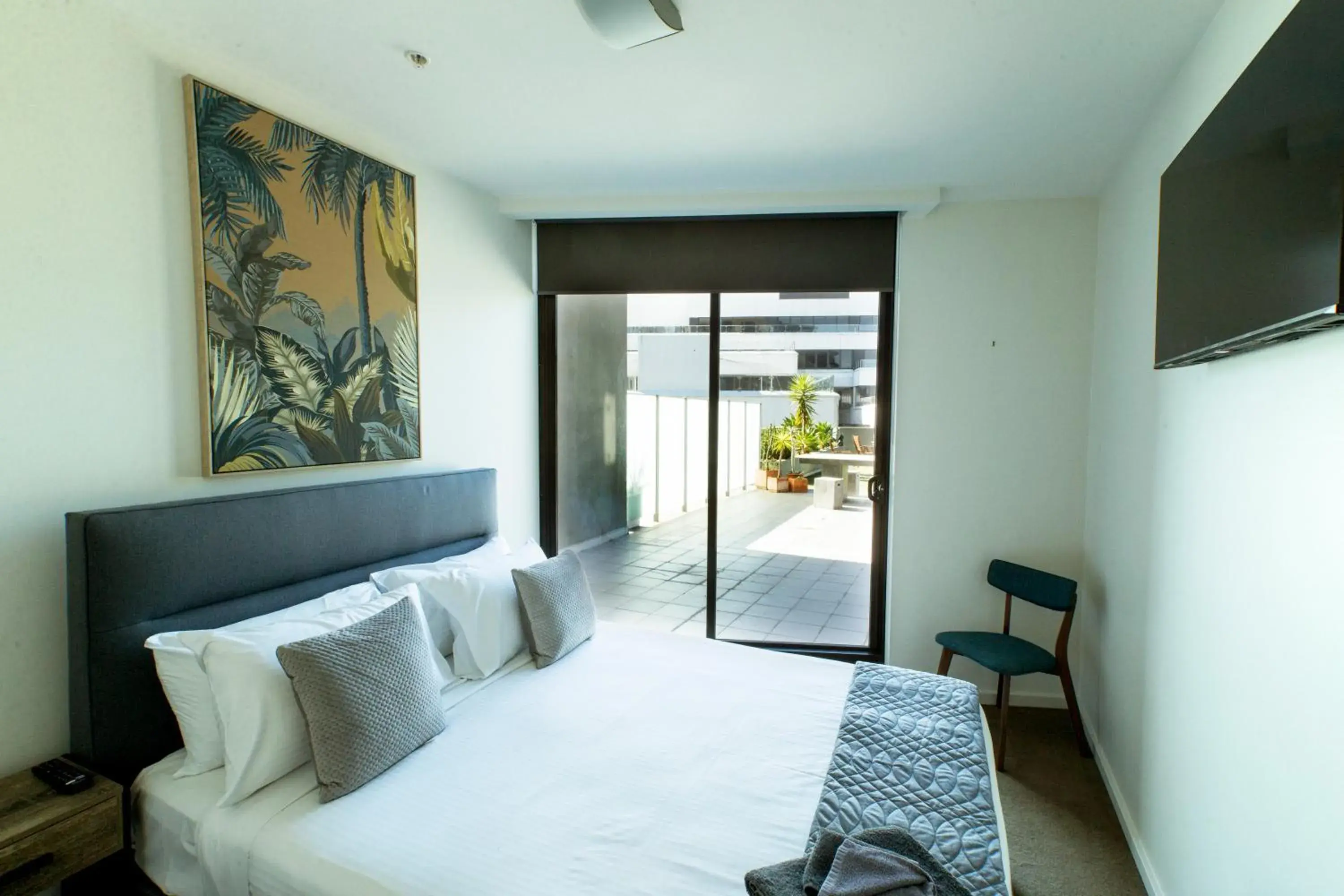 Two-Bedroom, Two-Bathroom Terrace Apartment in Melbourne Holiday Apartments Flinders Wharf Two-Bedroom, Two-Bathroom Terrace Apartment in Melbourne Holiday Apartments Flinders Wharf