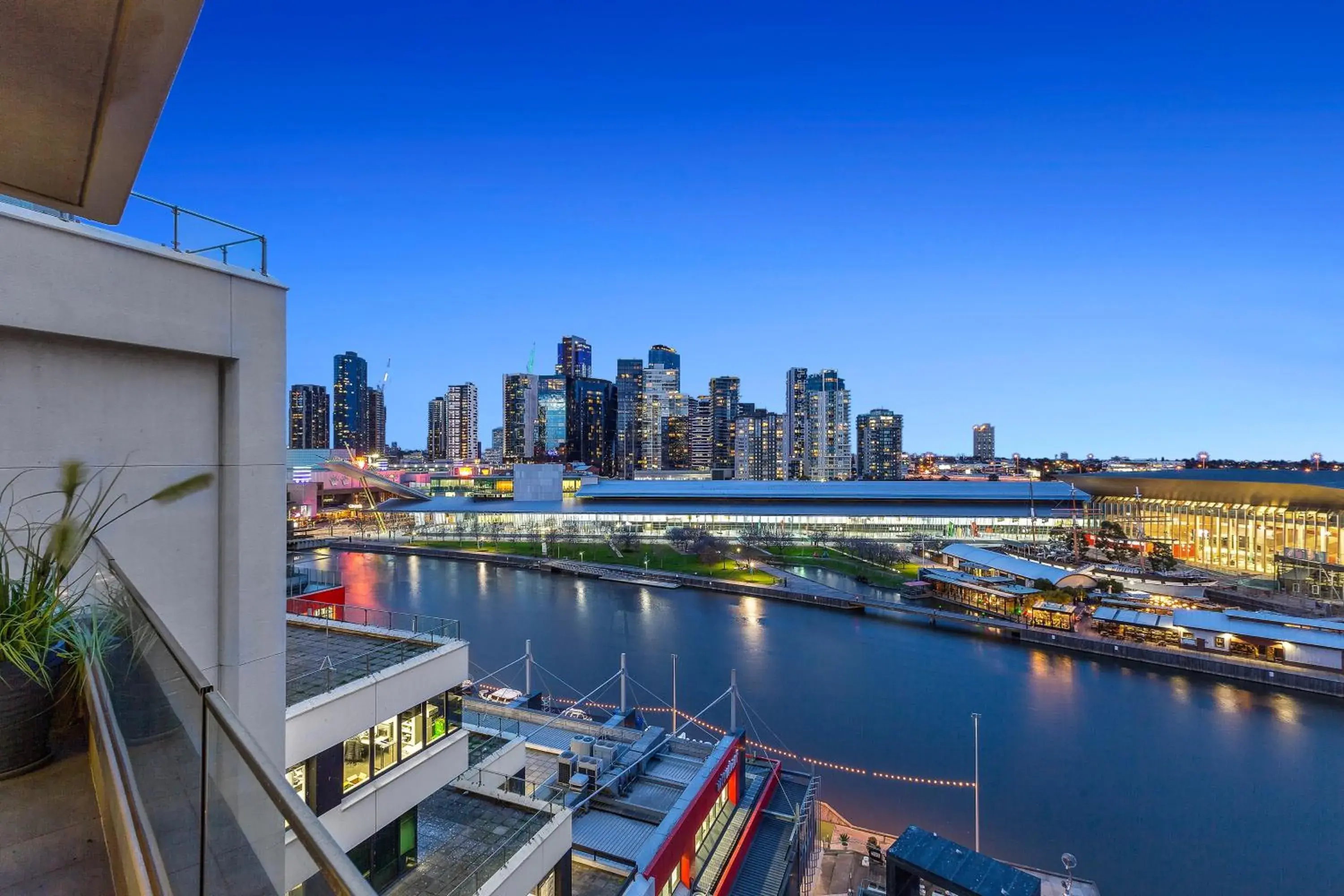 River view in Melbourne Holiday Apartments Flinders Wharf River view in Melbourne Holiday Apartments Flinders Wharf