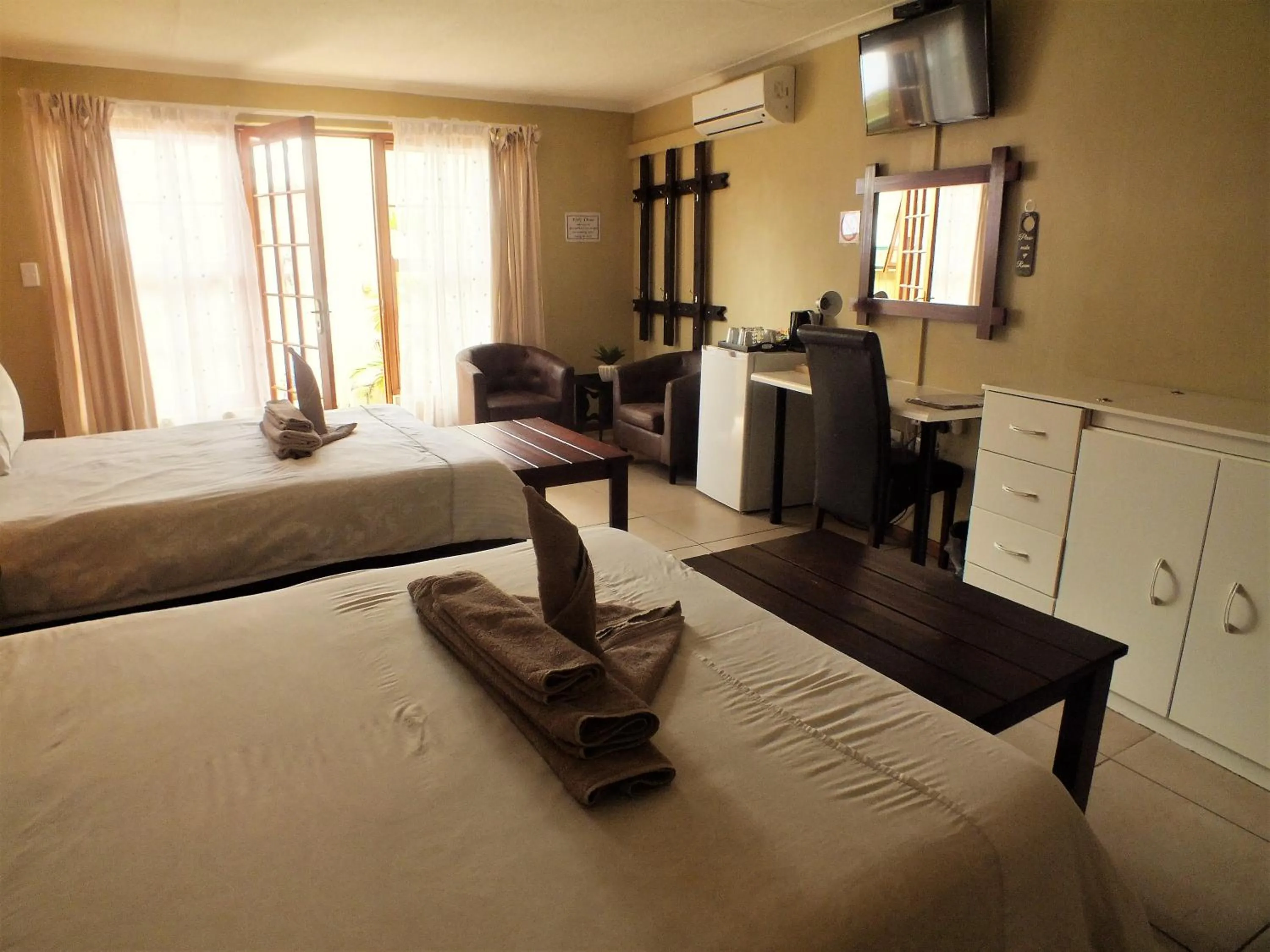 Bedroom, Bed in Uzuri Guesthouse CC