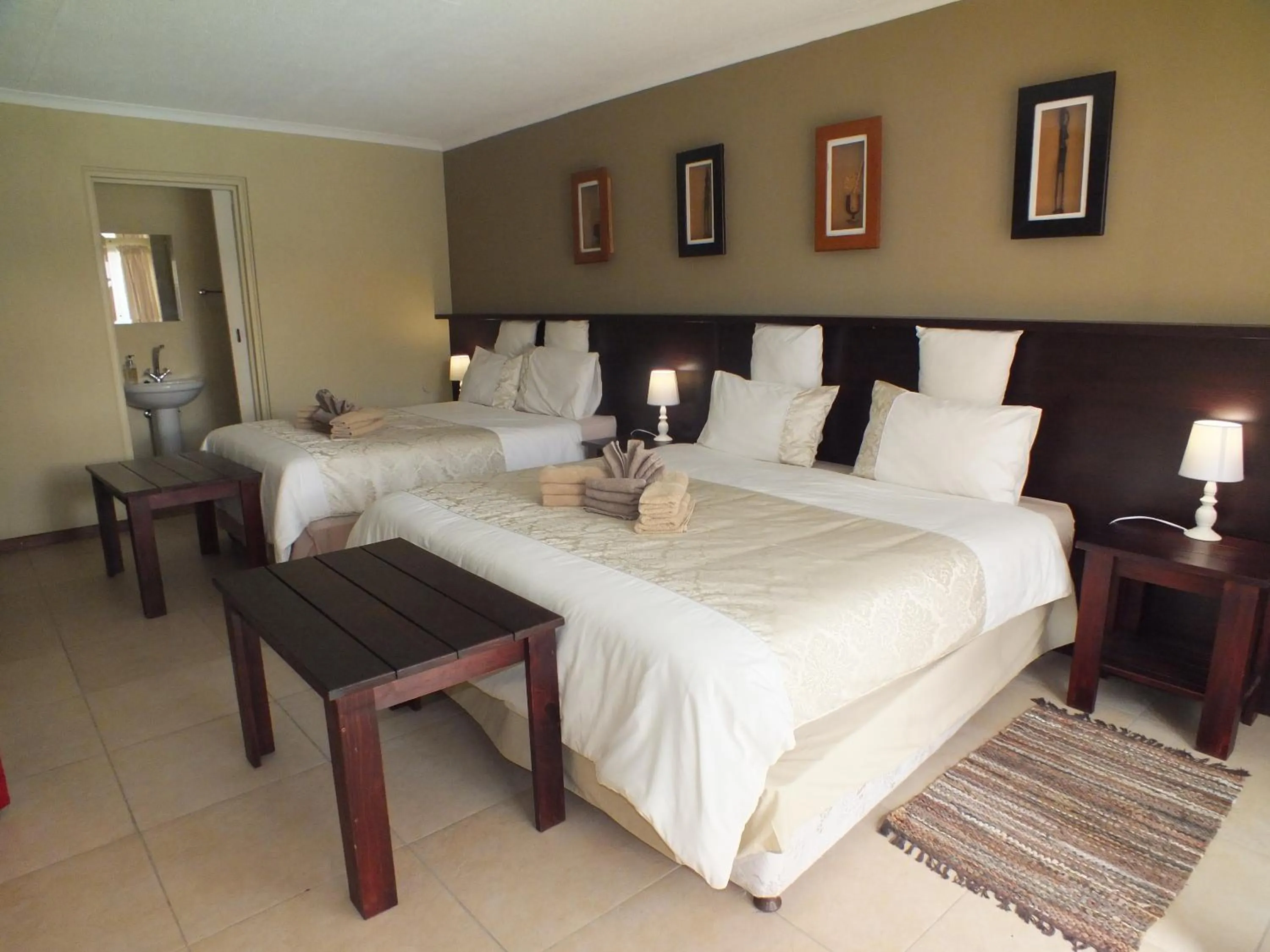 Photo of the whole room, Bed in Uzuri Guesthouse CC