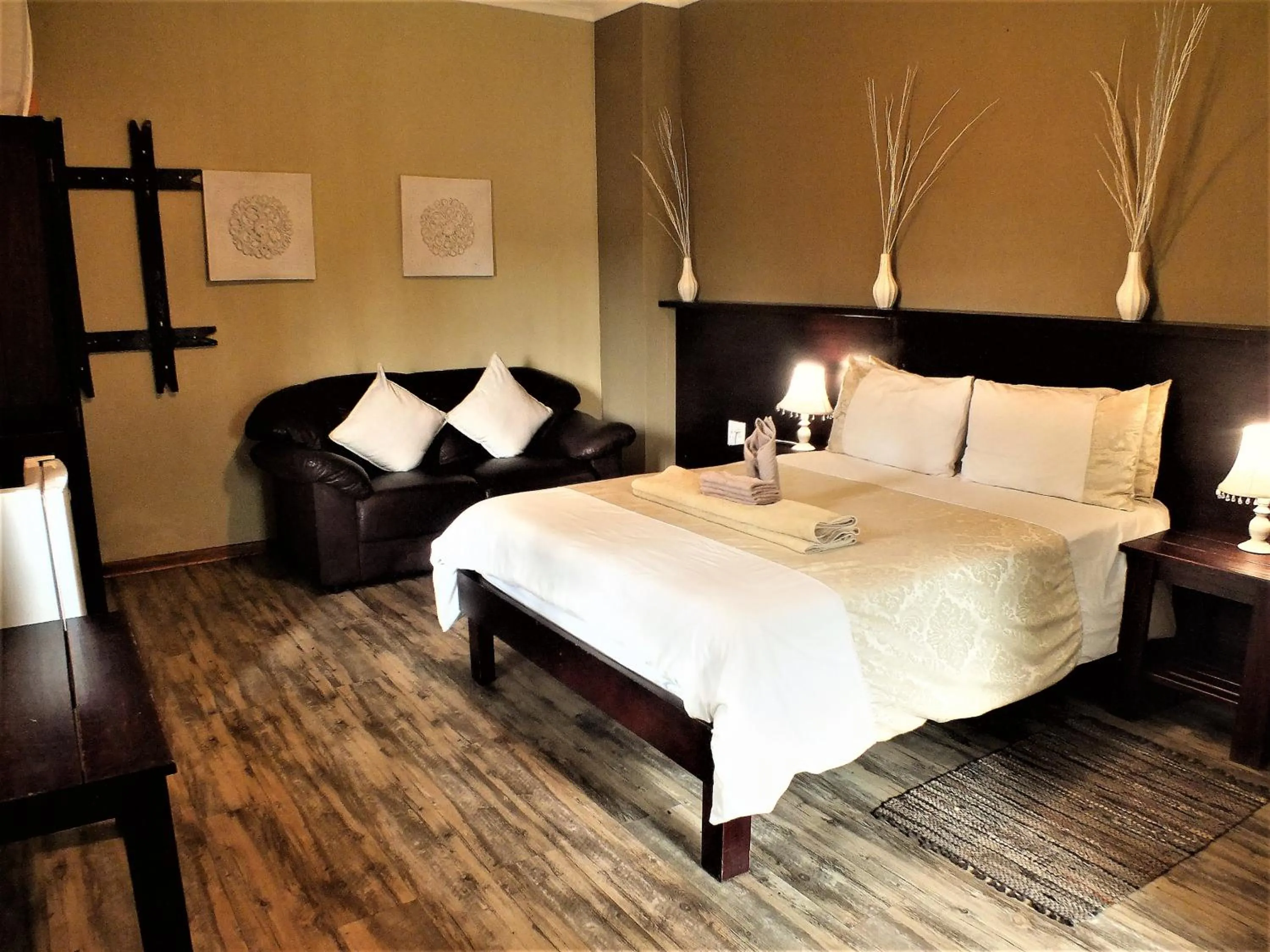 Bedroom, Bed in Uzuri Guesthouse CC