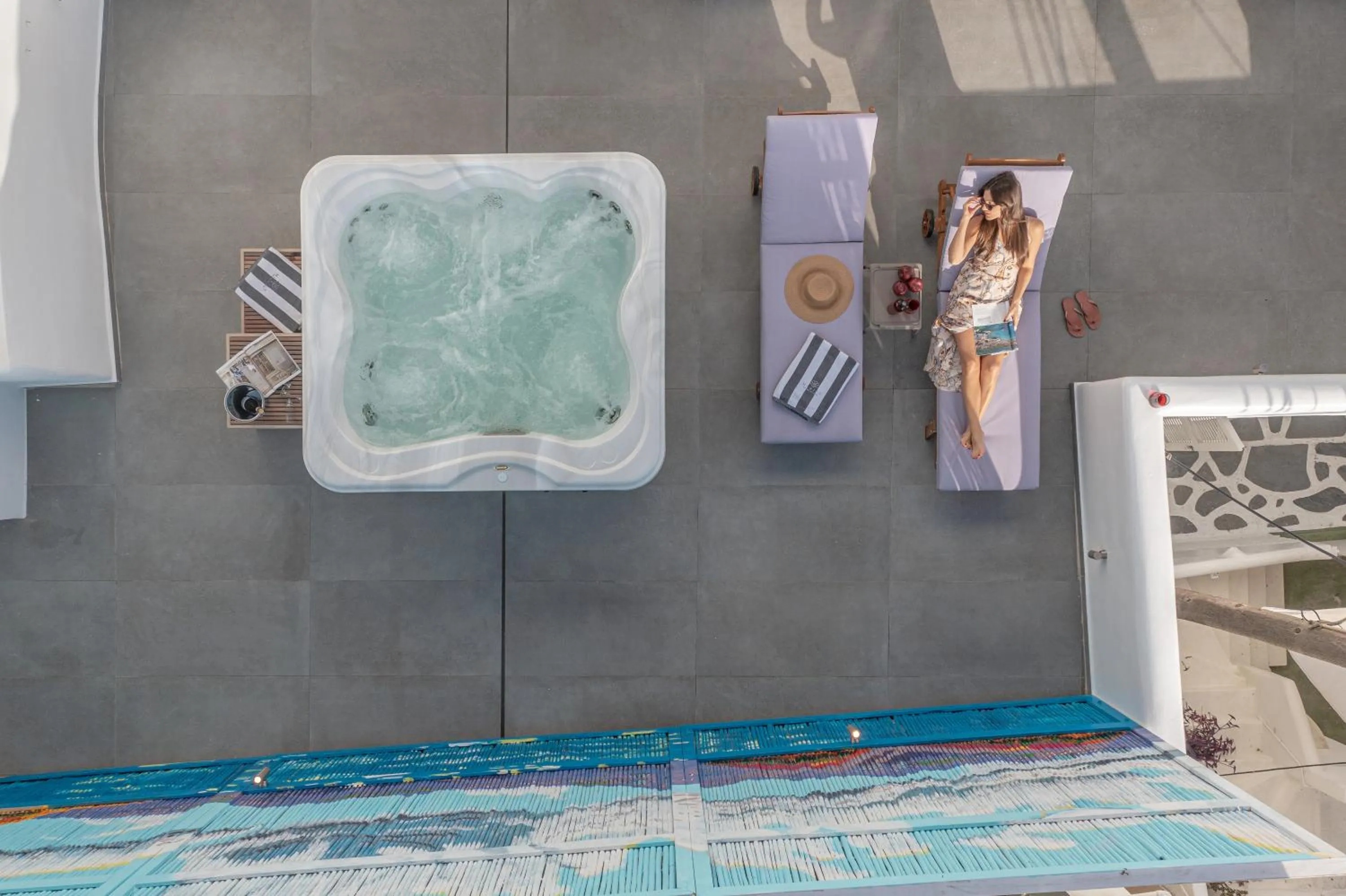 Hot Tub in Mariet Naxos Elegant Suites