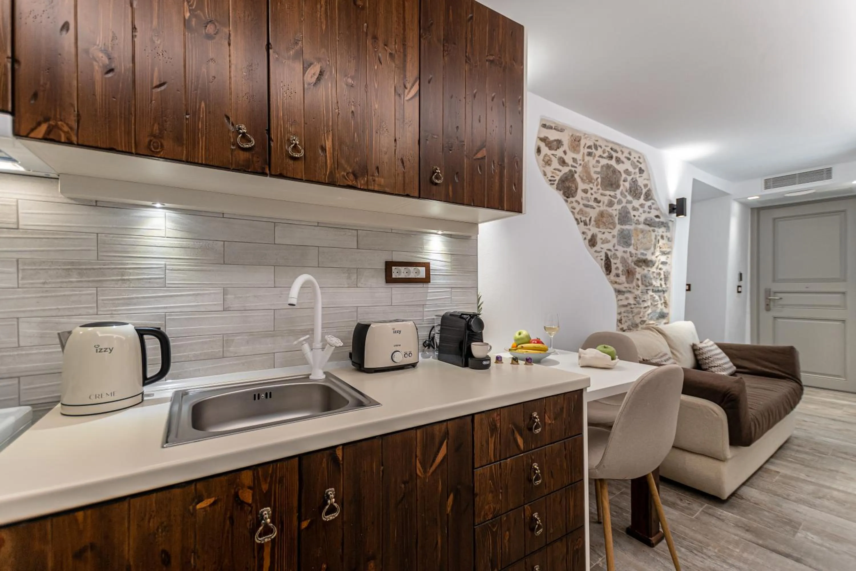 Coffee/tea facilities in Mariet Naxos Elegant Suites