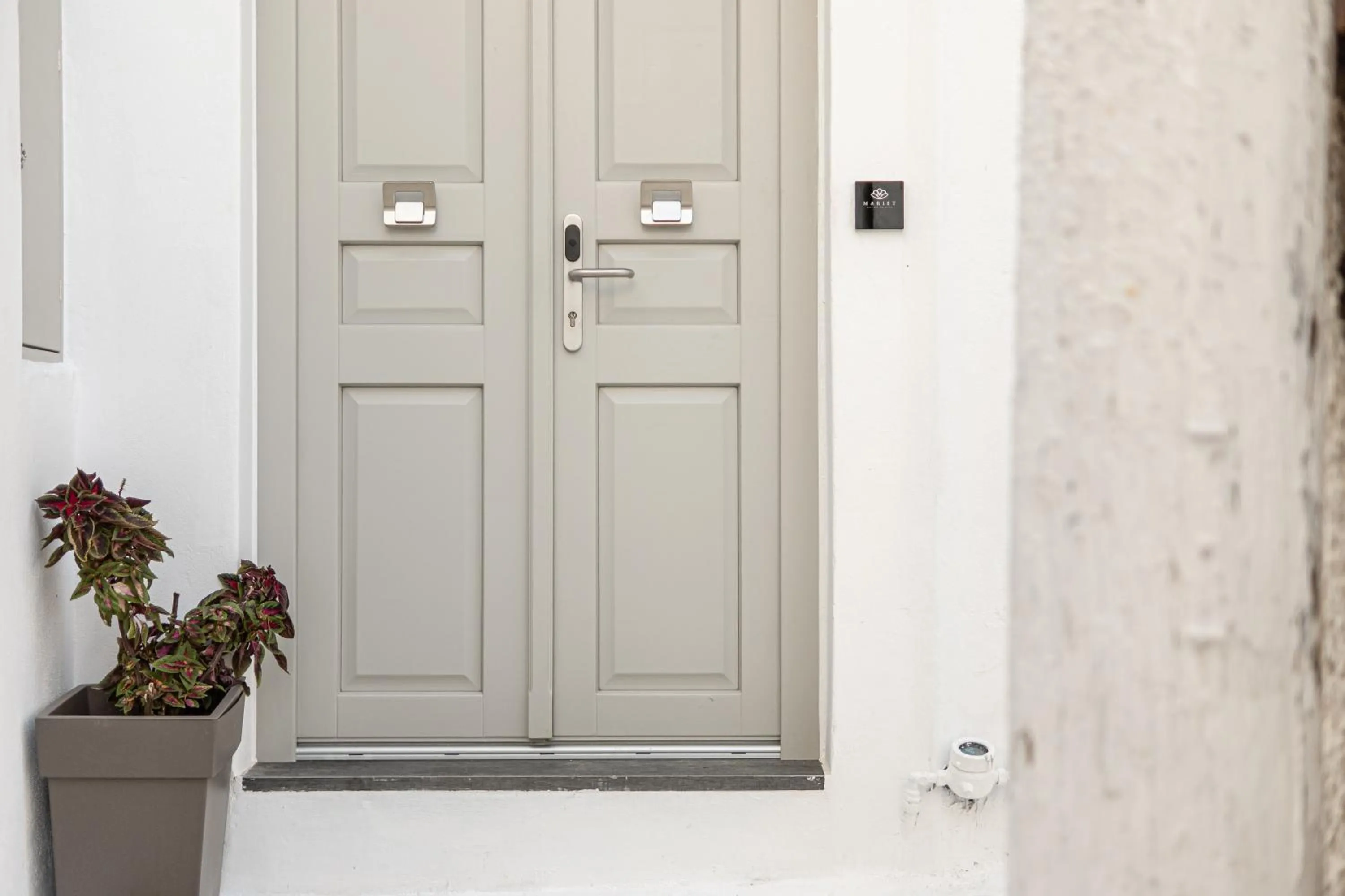 Facade/entrance in Mariet Naxos Elegant Suites