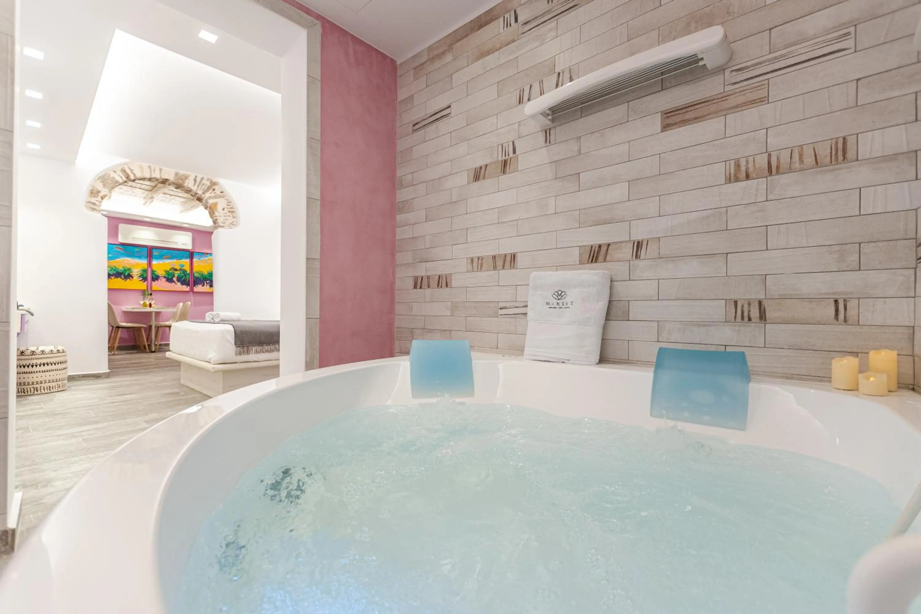 Hot Tub in Mariet Naxos Elegant Suites