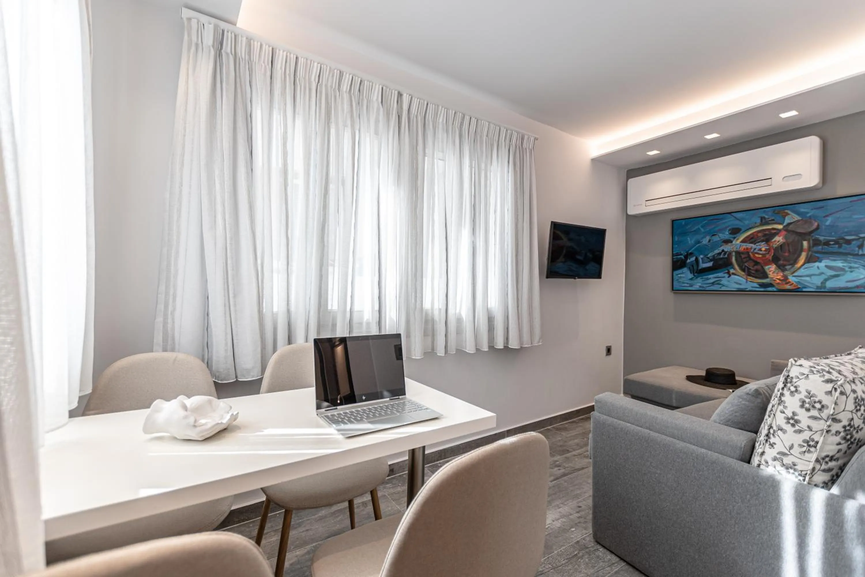 TV and multimedia in Mariet Naxos Elegant Suites