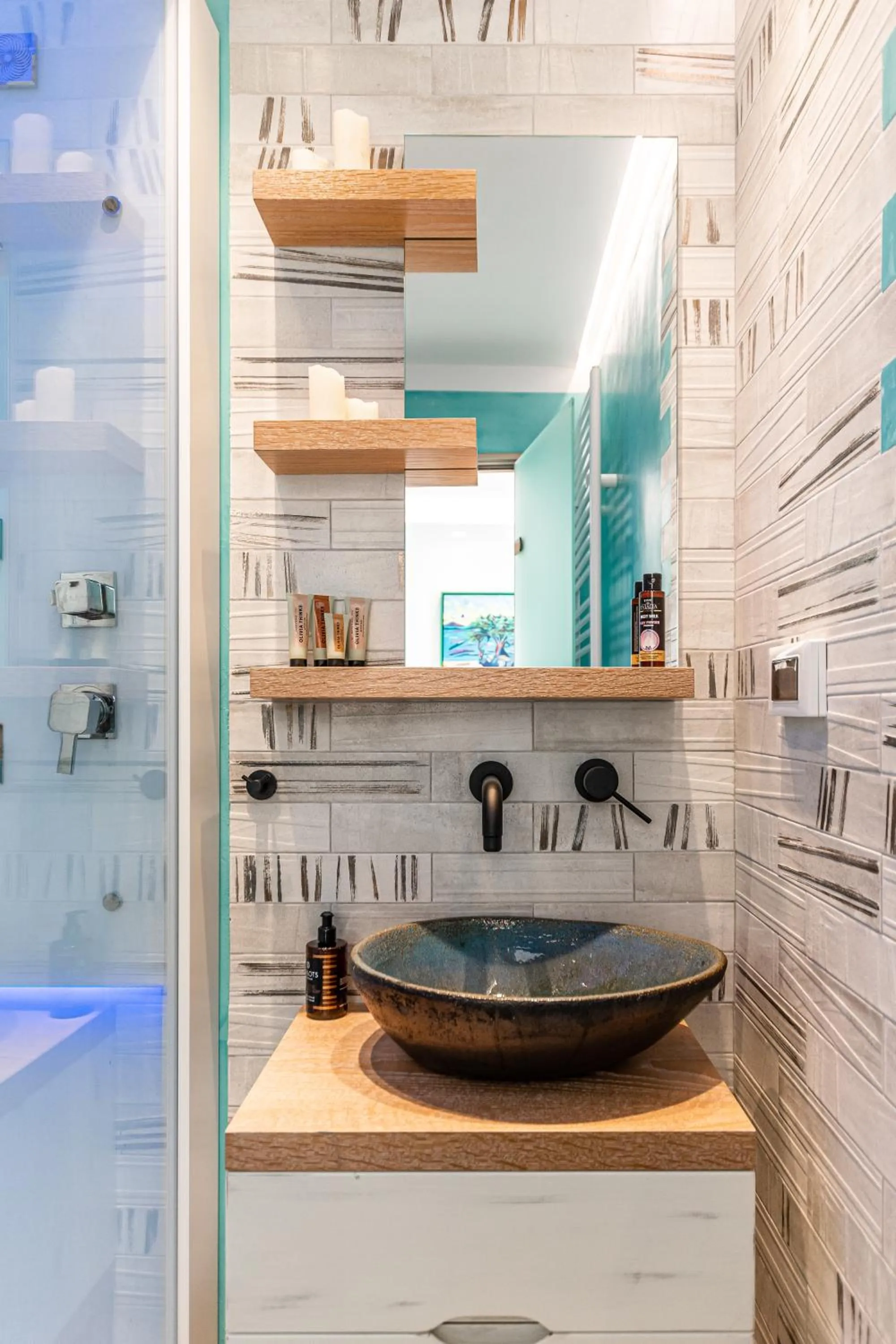 Shower in Mariet Naxos Elegant Suites