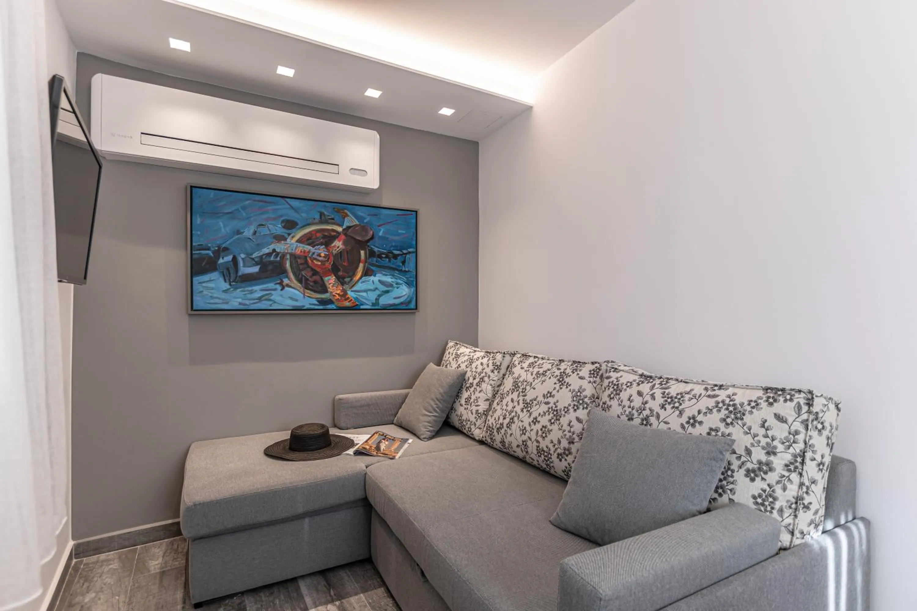 TV and multimedia in Mariet Naxos Elegant Suites