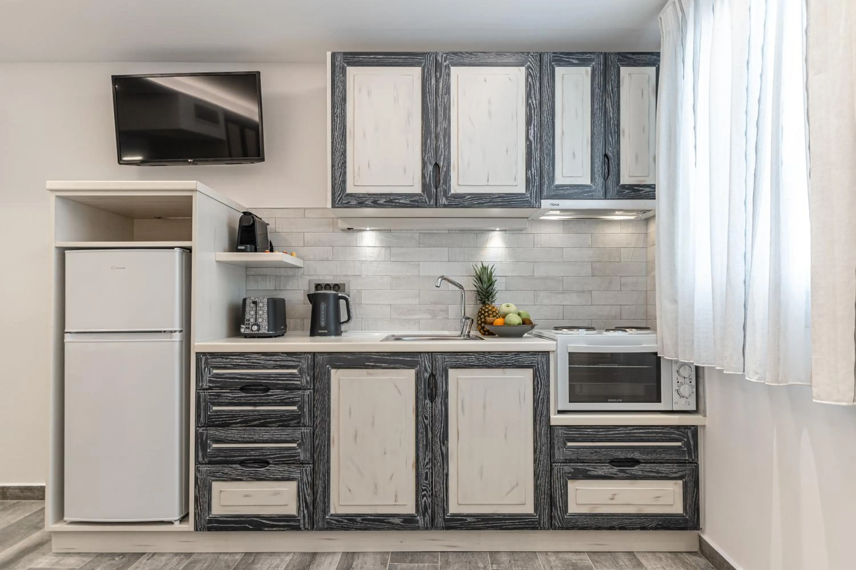 TV and multimedia in Mariet Naxos Elegant Suites