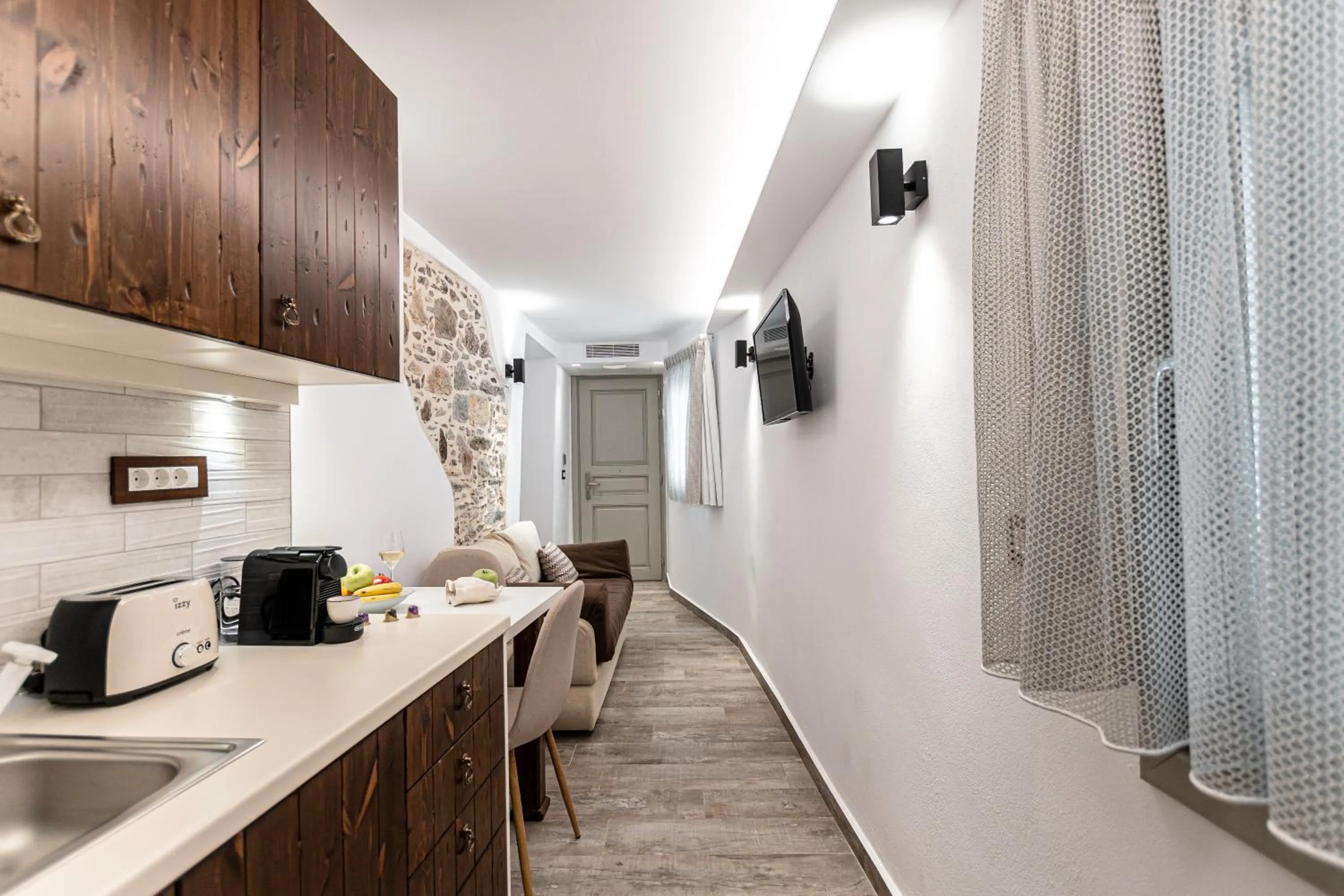TV and multimedia in Mariet Naxos Elegant Suites
