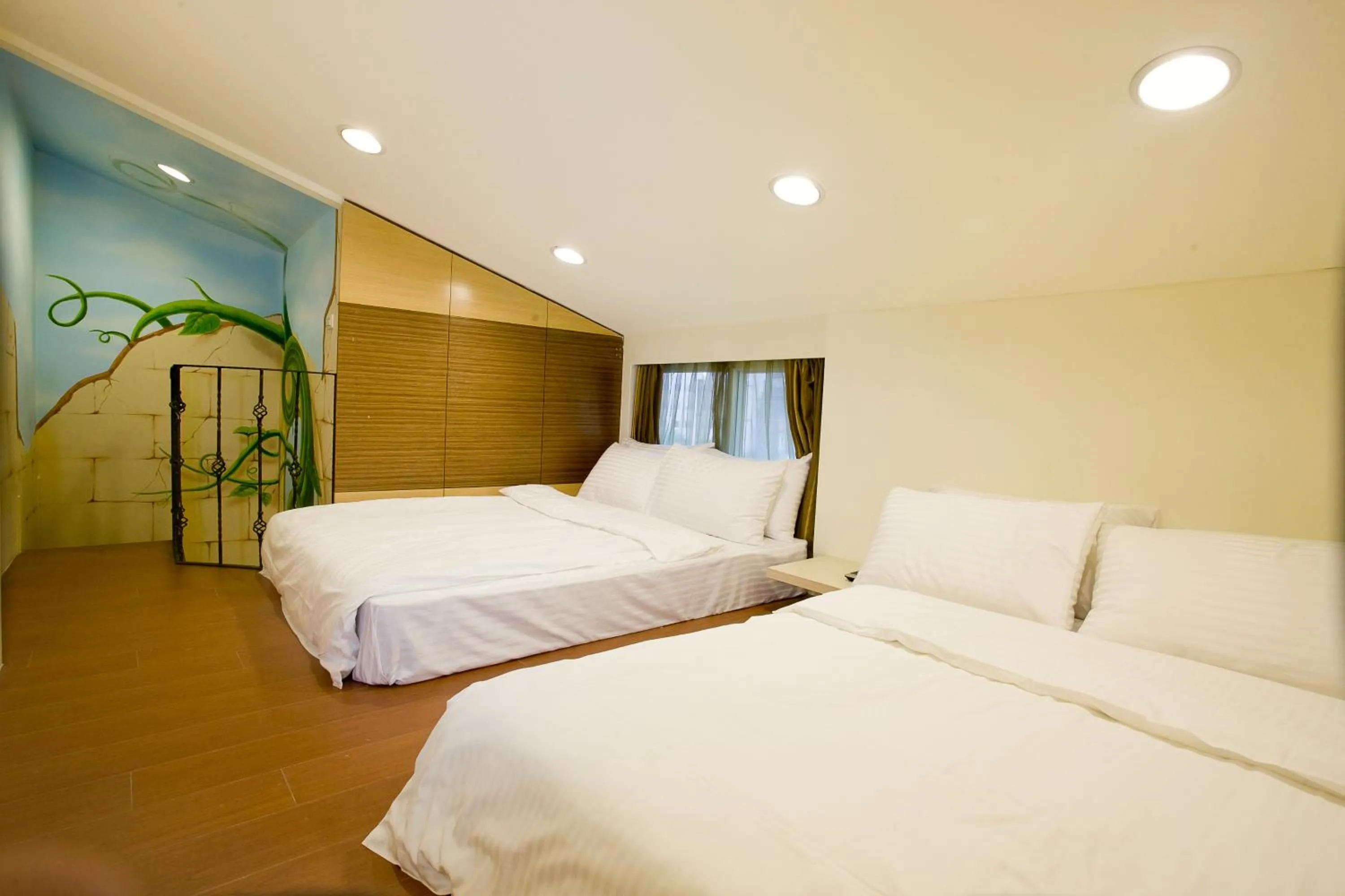 Photo of the whole room, Bed in Dong Men Hotel
