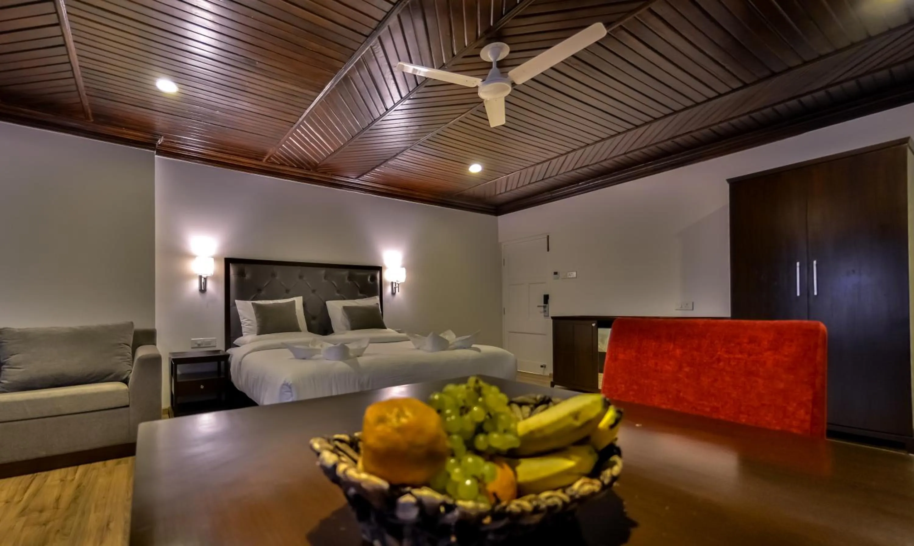 Living room, Bed in HOTEL METROPOLIS SRINAGAR