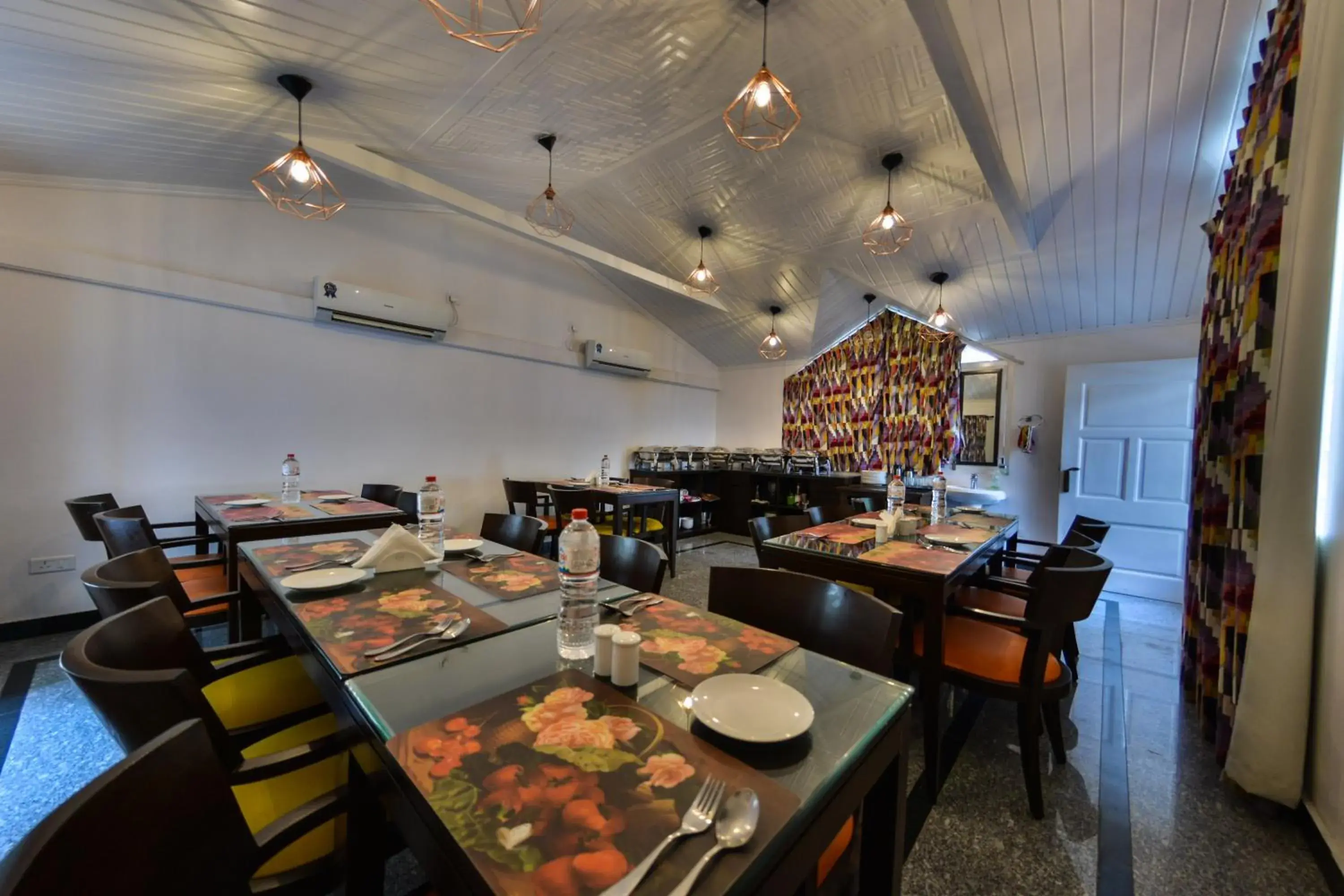 Restaurant/places to eat in HOTEL METROPOLIS SRINAGAR Restaurant/places to eat in HOTEL METROPOLIS SRINAGAR