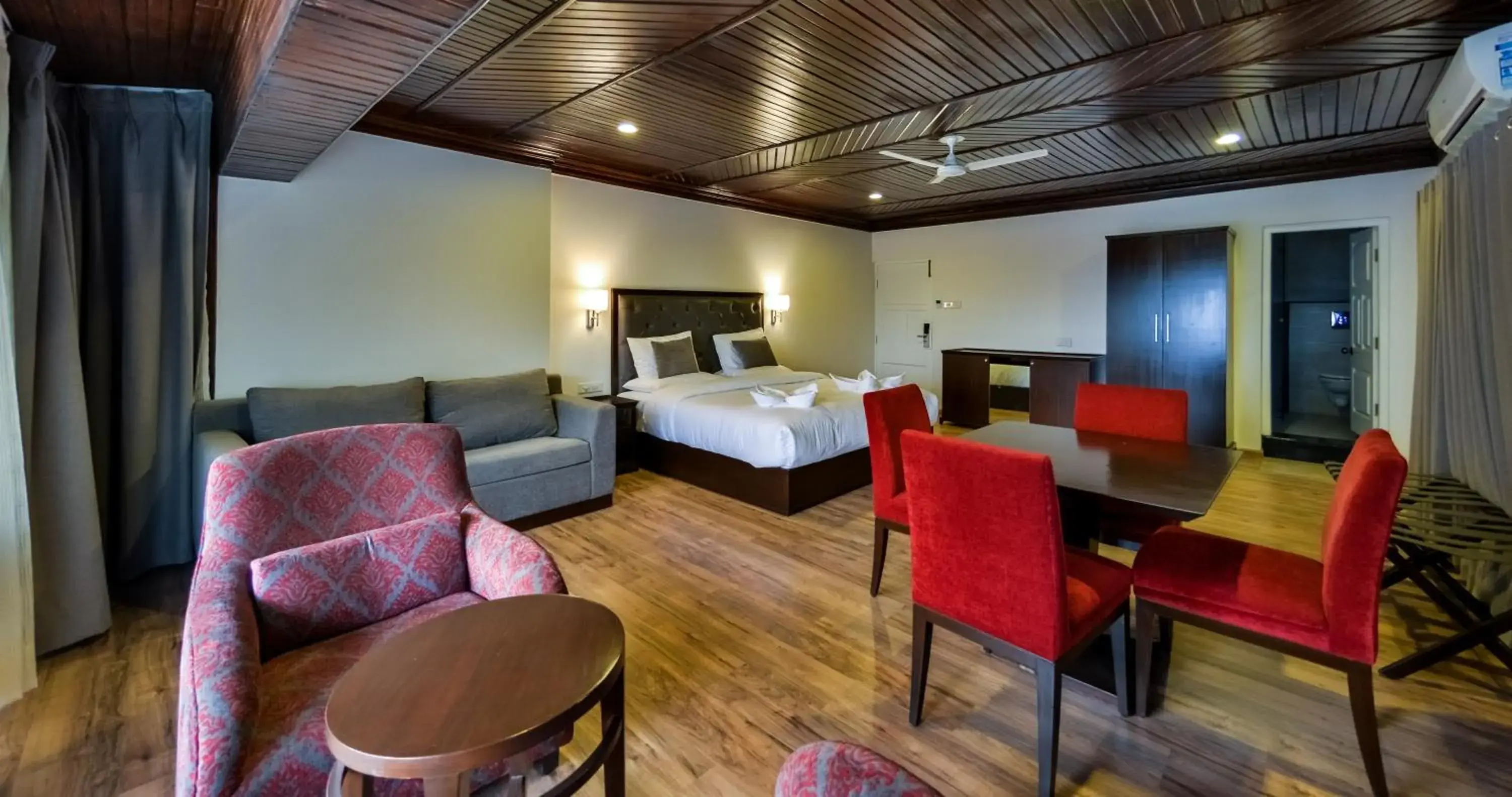 Bed in HOTEL METROPOLIS SRINAGAR Bed in HOTEL METROPOLIS SRINAGAR