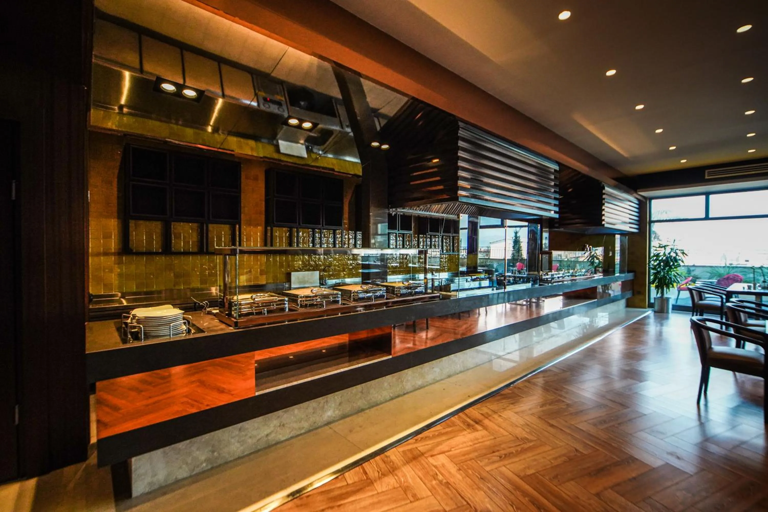 Restaurant/places to eat in Almira Hotel Thermal Spa & Convention Center