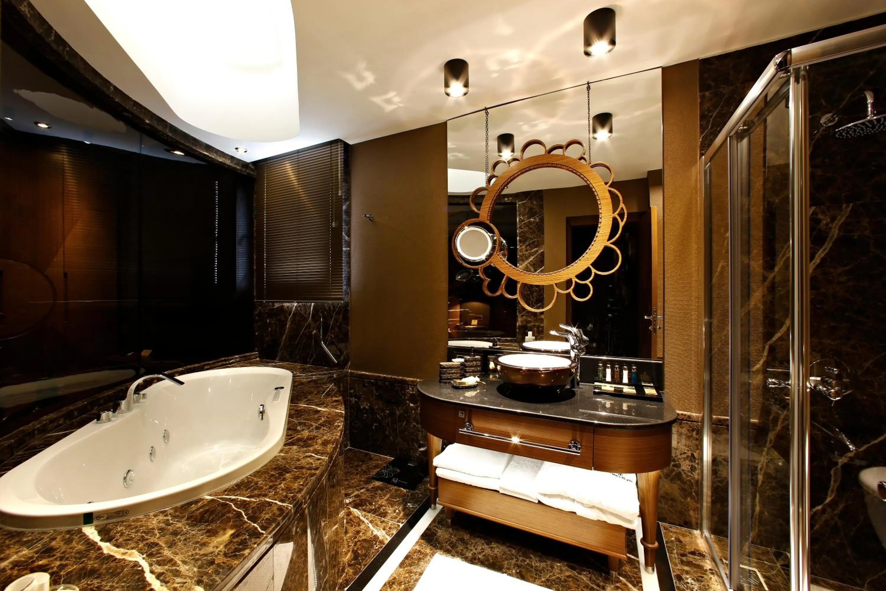 Shower in Almira Hotel Thermal Spa & Convention Center